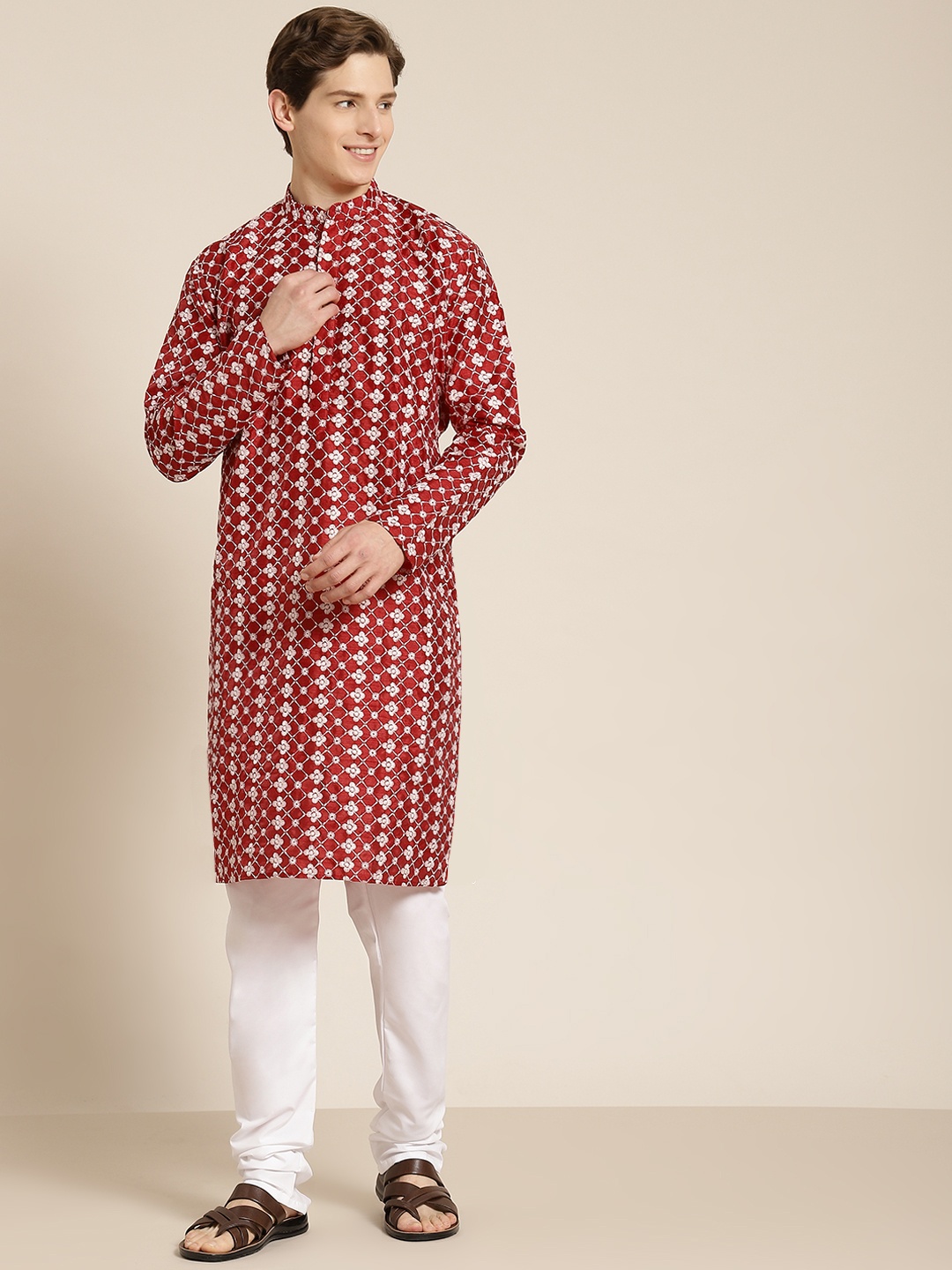 

SOJANYA Men Maroon Ethnic Motifs Embroidered Kurta with Churidar