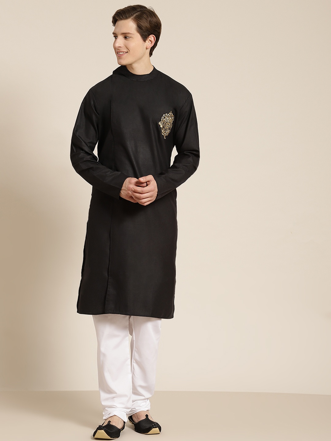 

SOJANYA Men Black Pure Cotton Thread Work Detail Kurta with Churidar