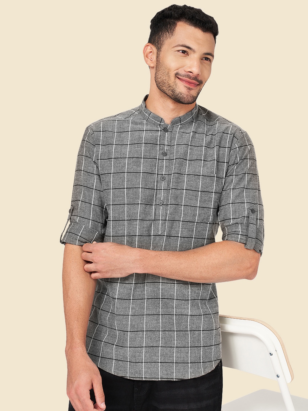 

indus route by Pantaloons Men Black & Grey Checked Kurta