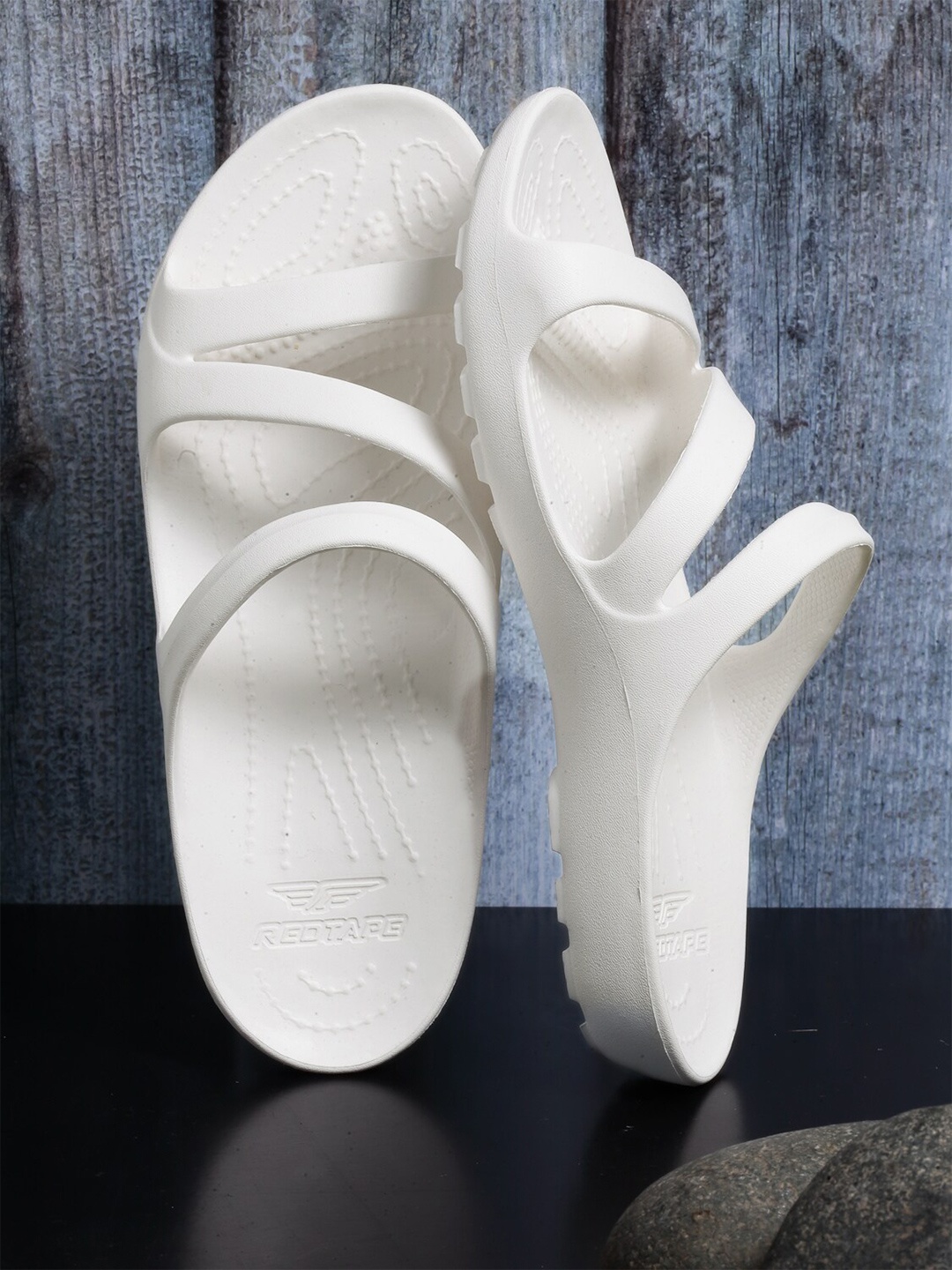 

Red Tape Women White Solid Sunnies Sliders
