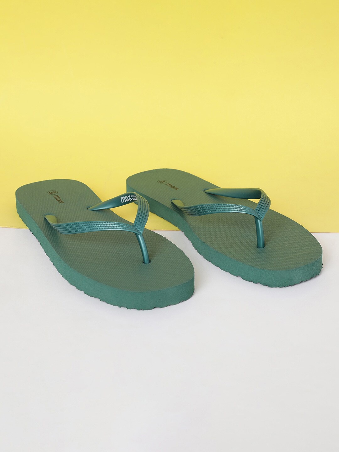 

max Women Green Rubber Thong Flip-Flops