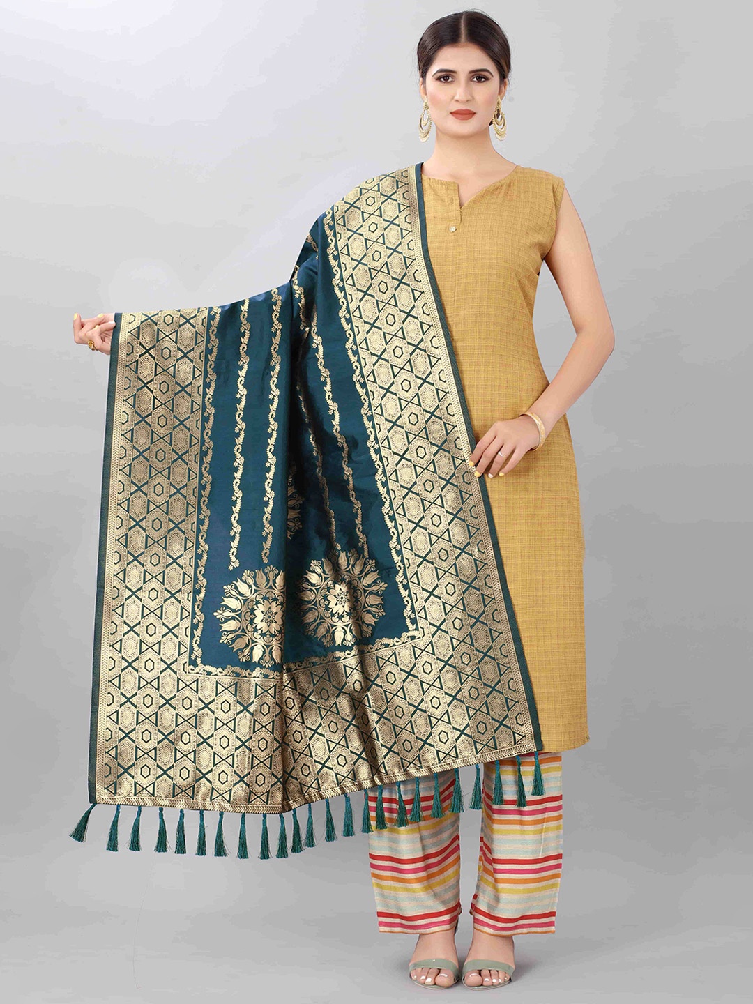 

Silk Land Women Green & Gold-Toned Ethnic Motifs Jacquared Banarasi Dupatta