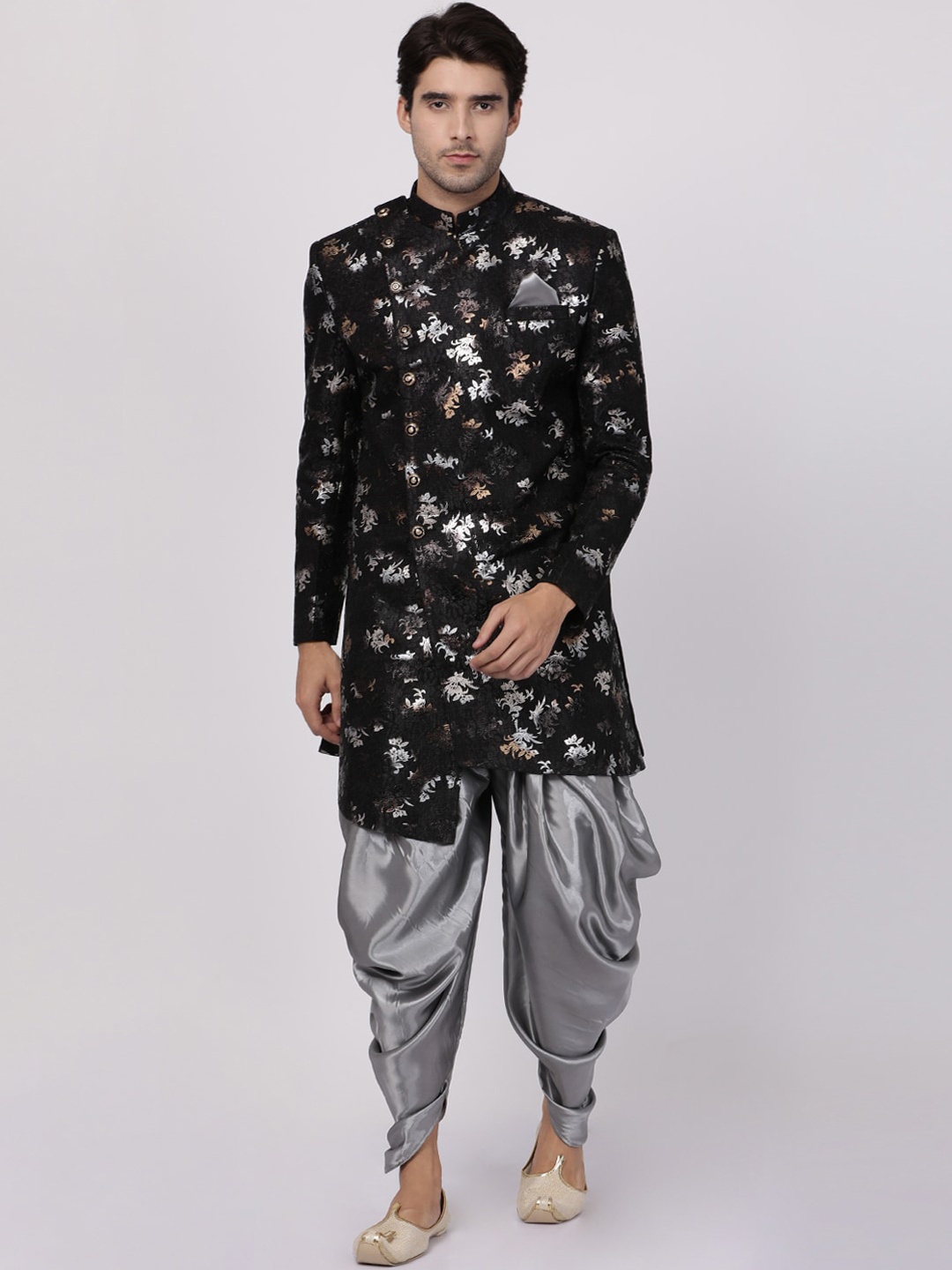 

VASTRAMAY Men Black & Silver-Toned Floral Printed Sherwani Set