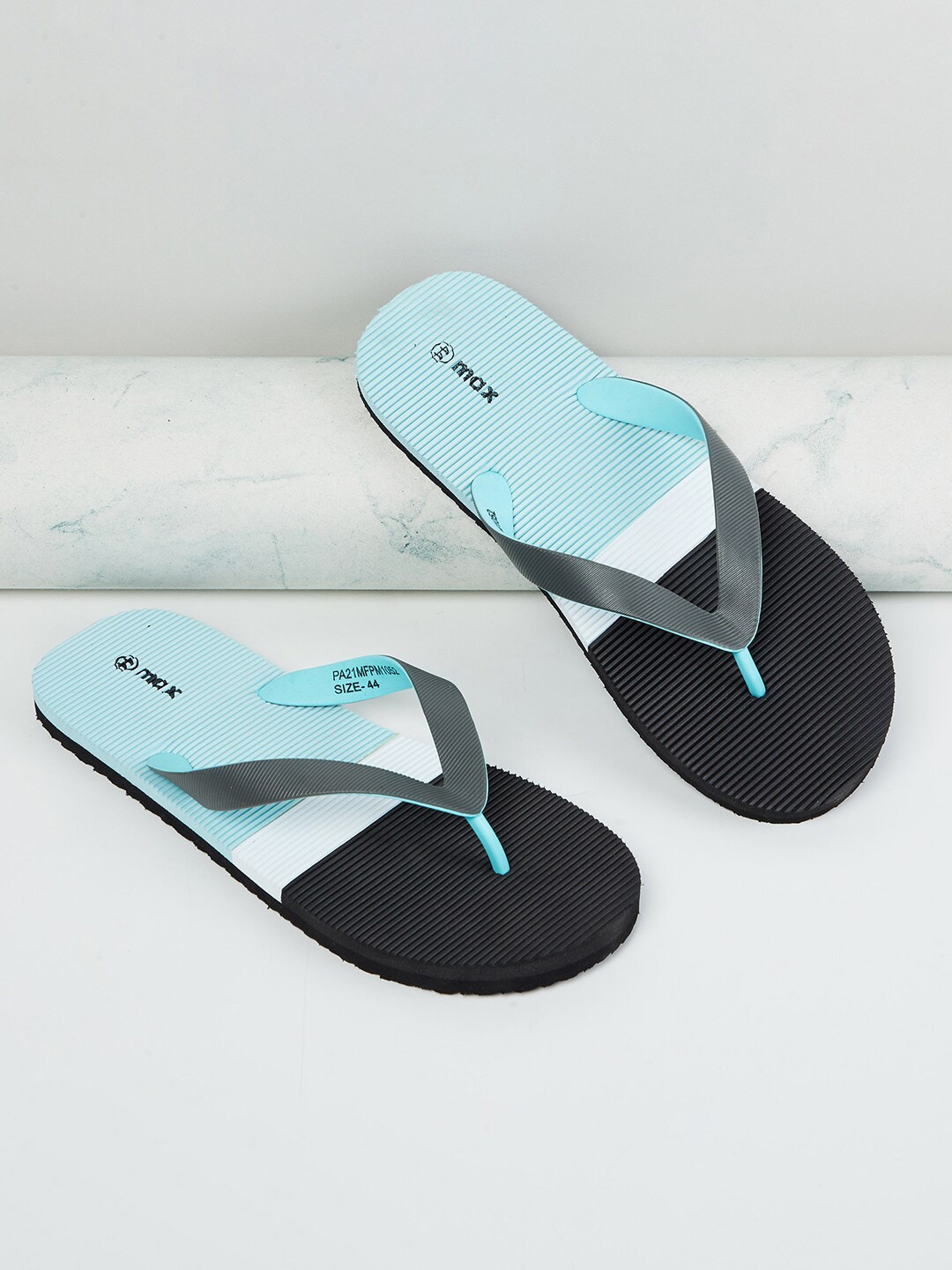 

max Men Grey & Blue Printed Thong Flip-Flops