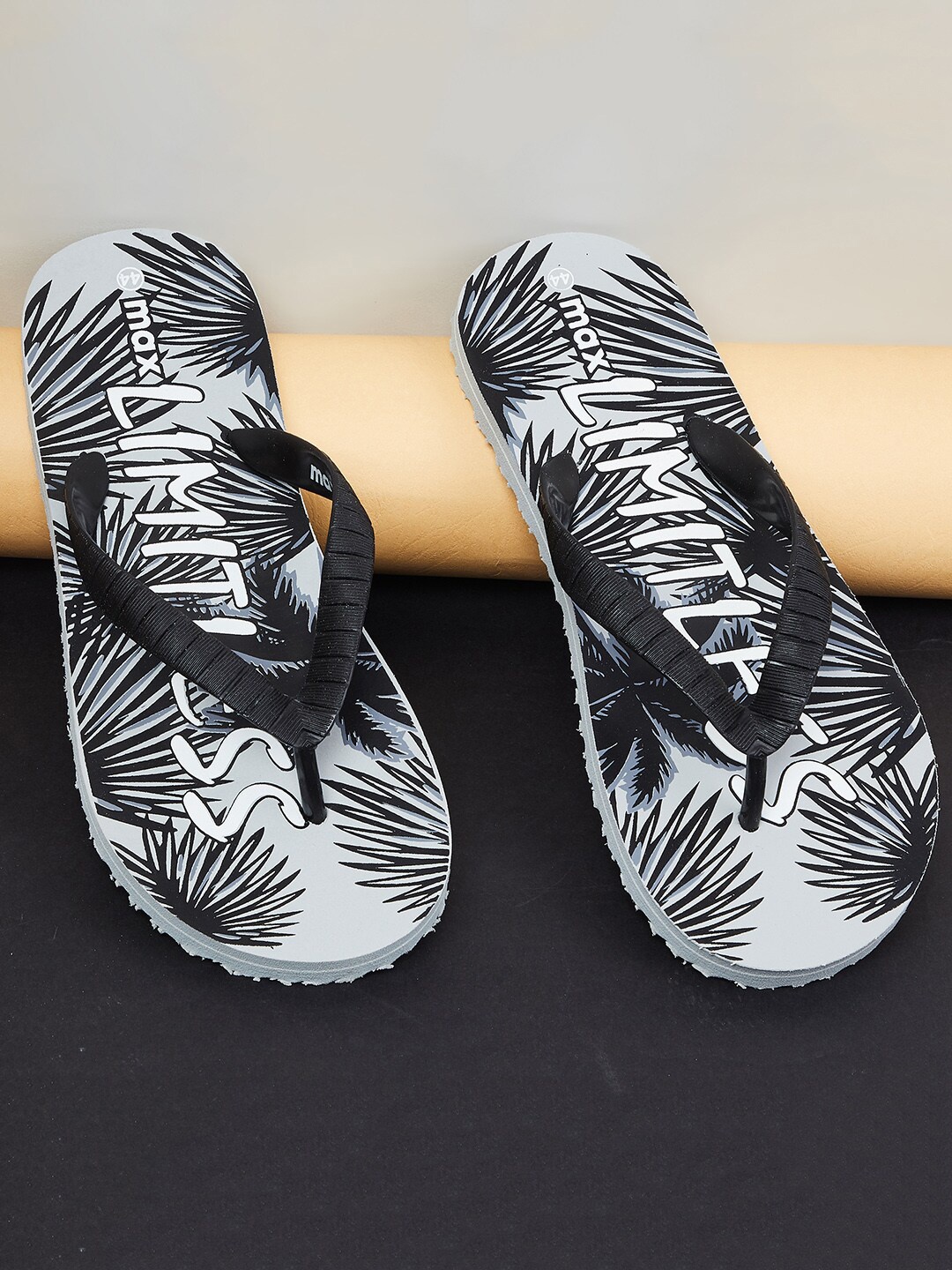 

max Men Grey & Black Printed Thongs Flip Flops