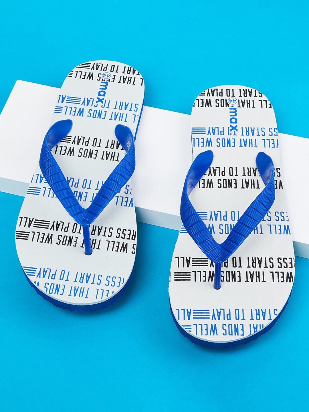 

max Men Off White & Blue Printed Thong Flip-Flops