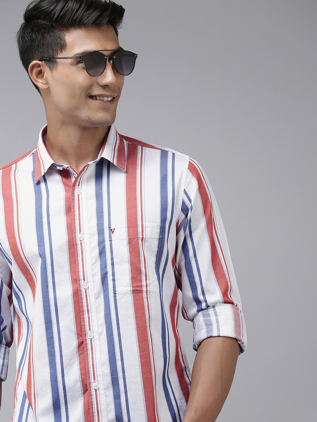 

Van Heusen Sport Men White & Blue Slim Fit Striped Pure Cotton Casual Shirt