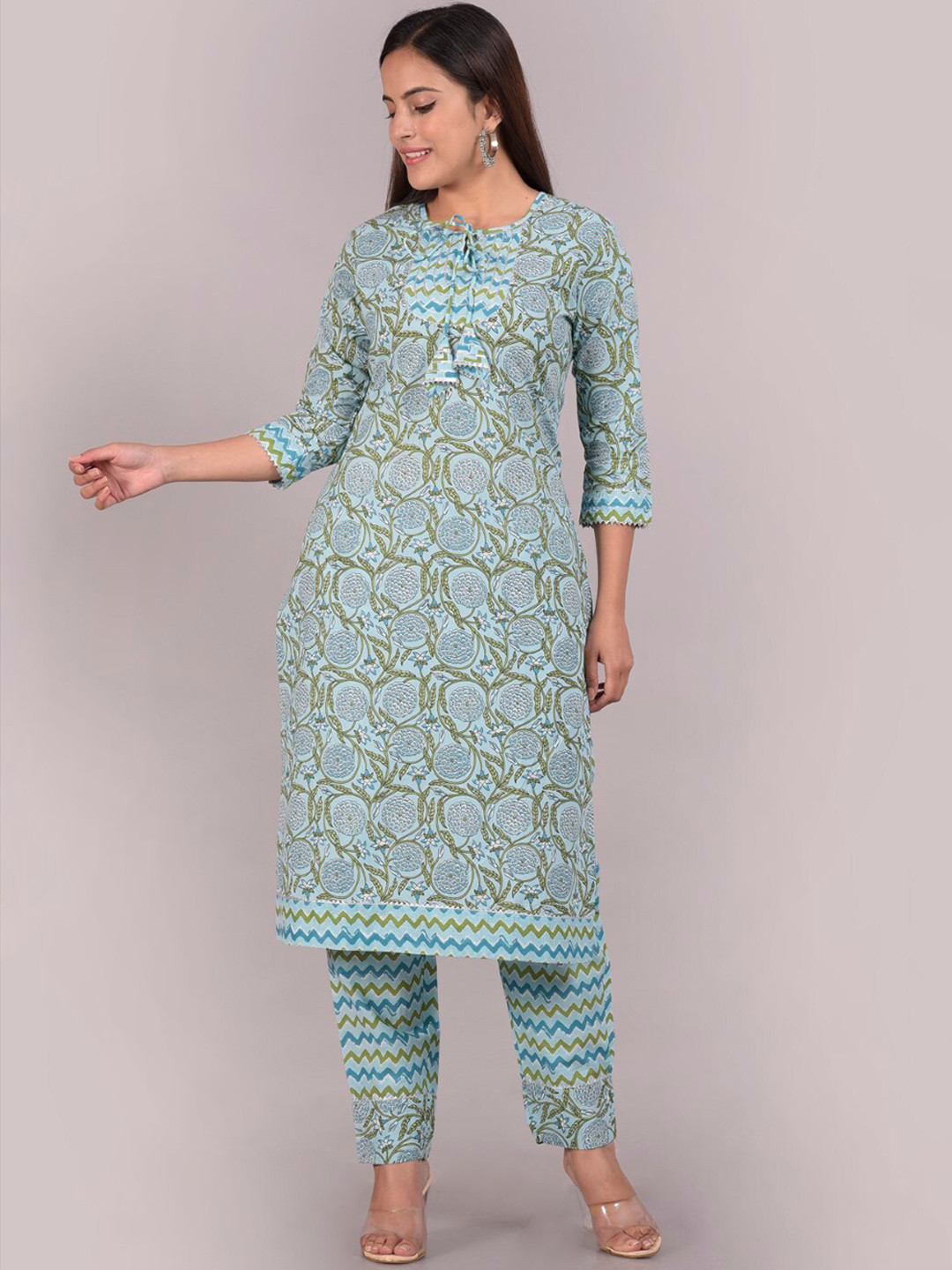 

Senyora Women Green Floral Printed Cotton Kurta with Trousers Set