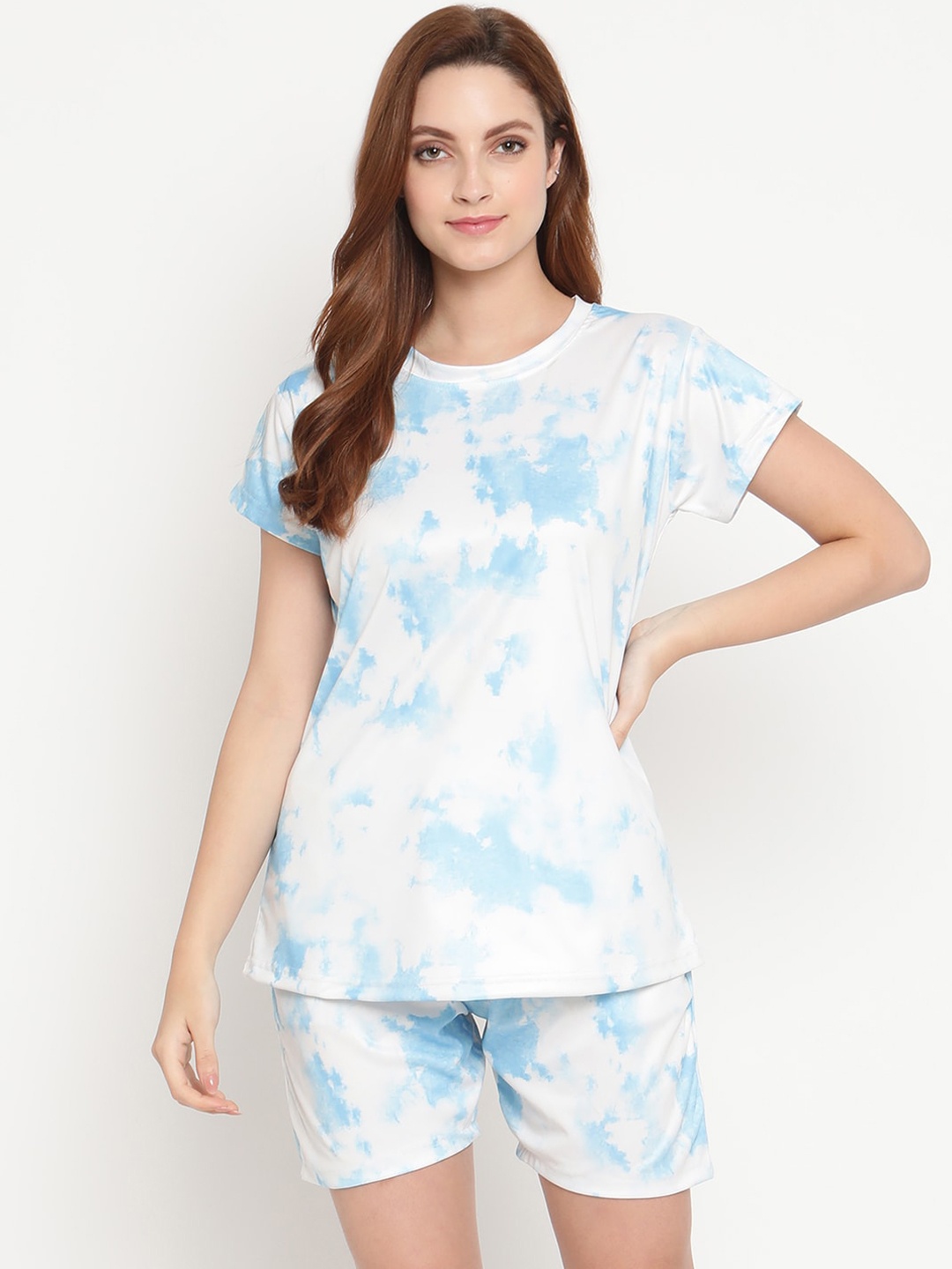 

TAG 7 Women Blue & White Printed Night suit