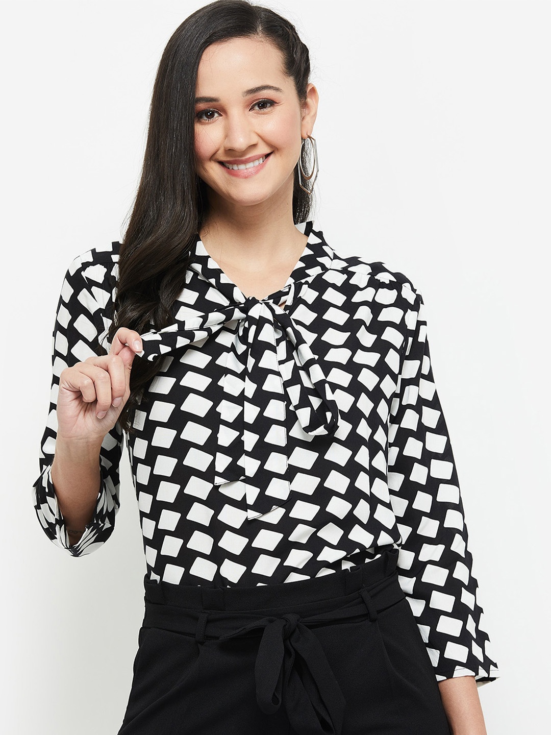 

max Black Geometric Print Tie-Up Neck Top