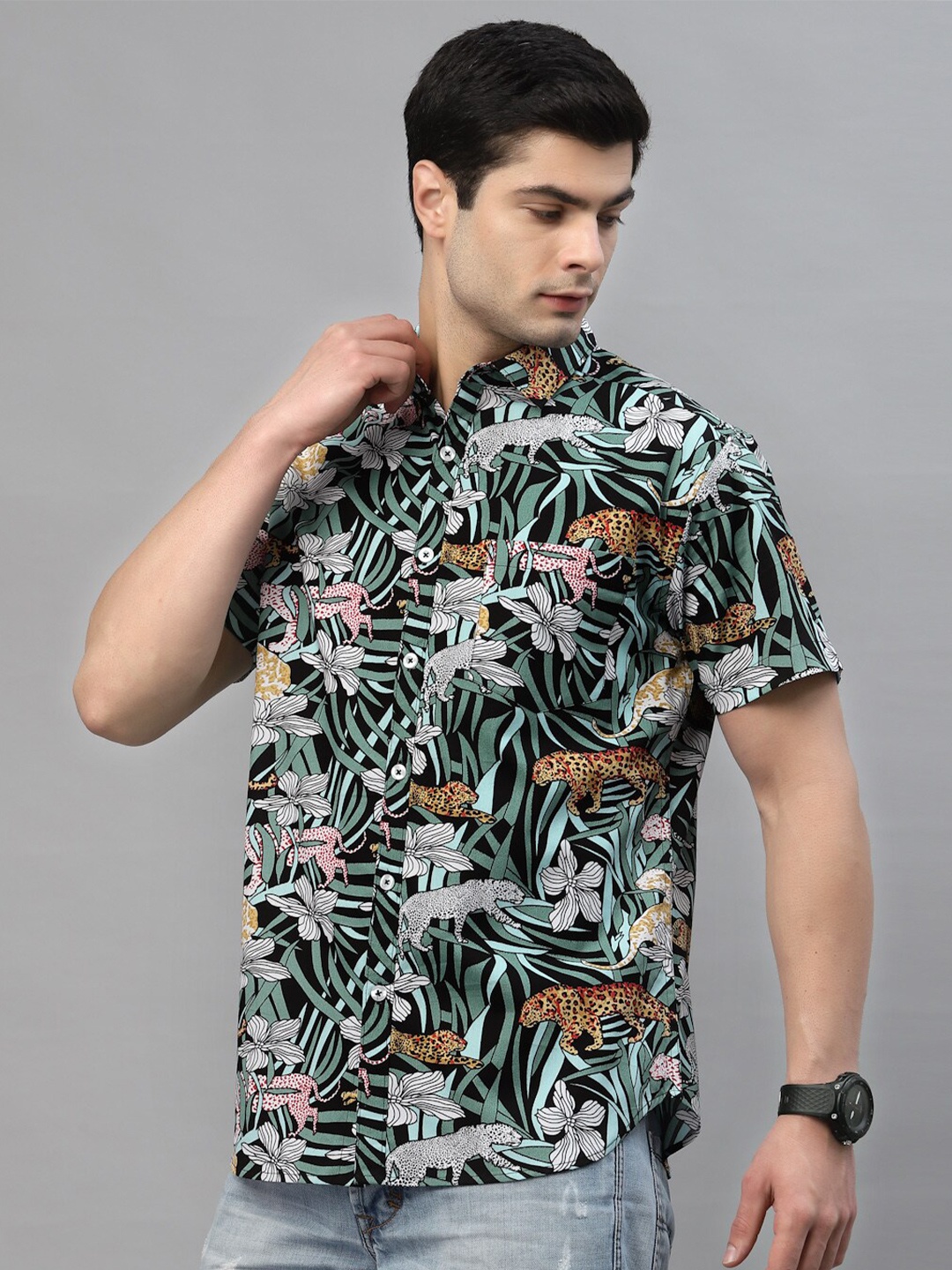 

Style Quotient Men Black Comfort Printed Casual Shirt