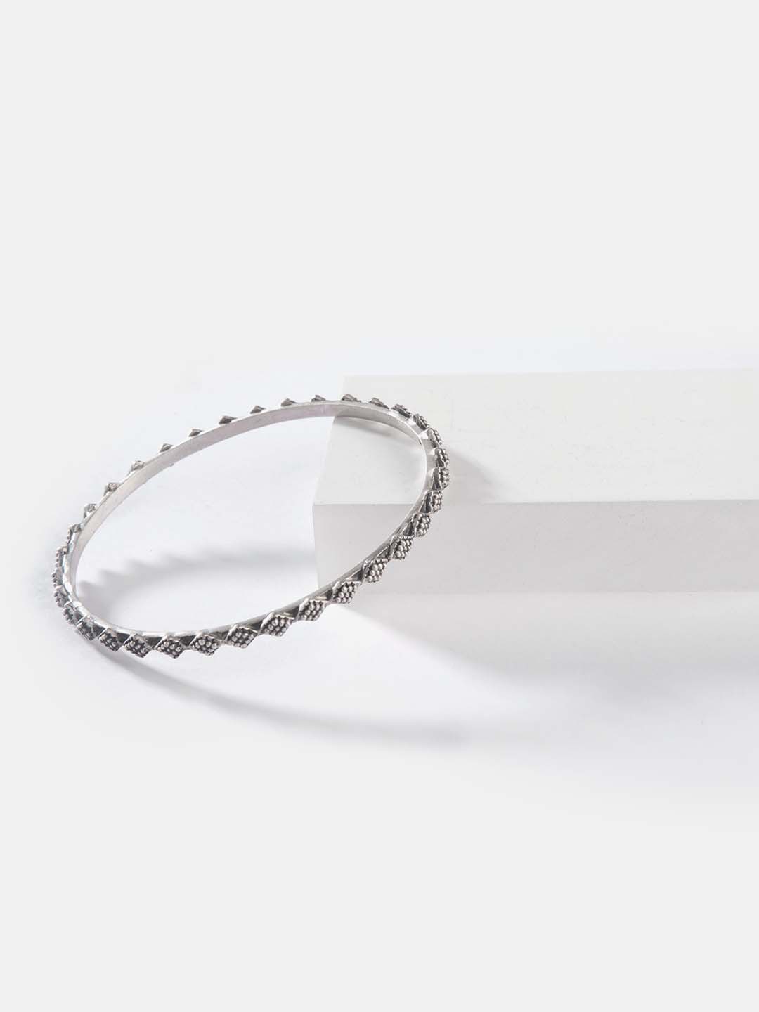 

SHAYA Silver-Toned Oxidised Silver-Toned Bangle
