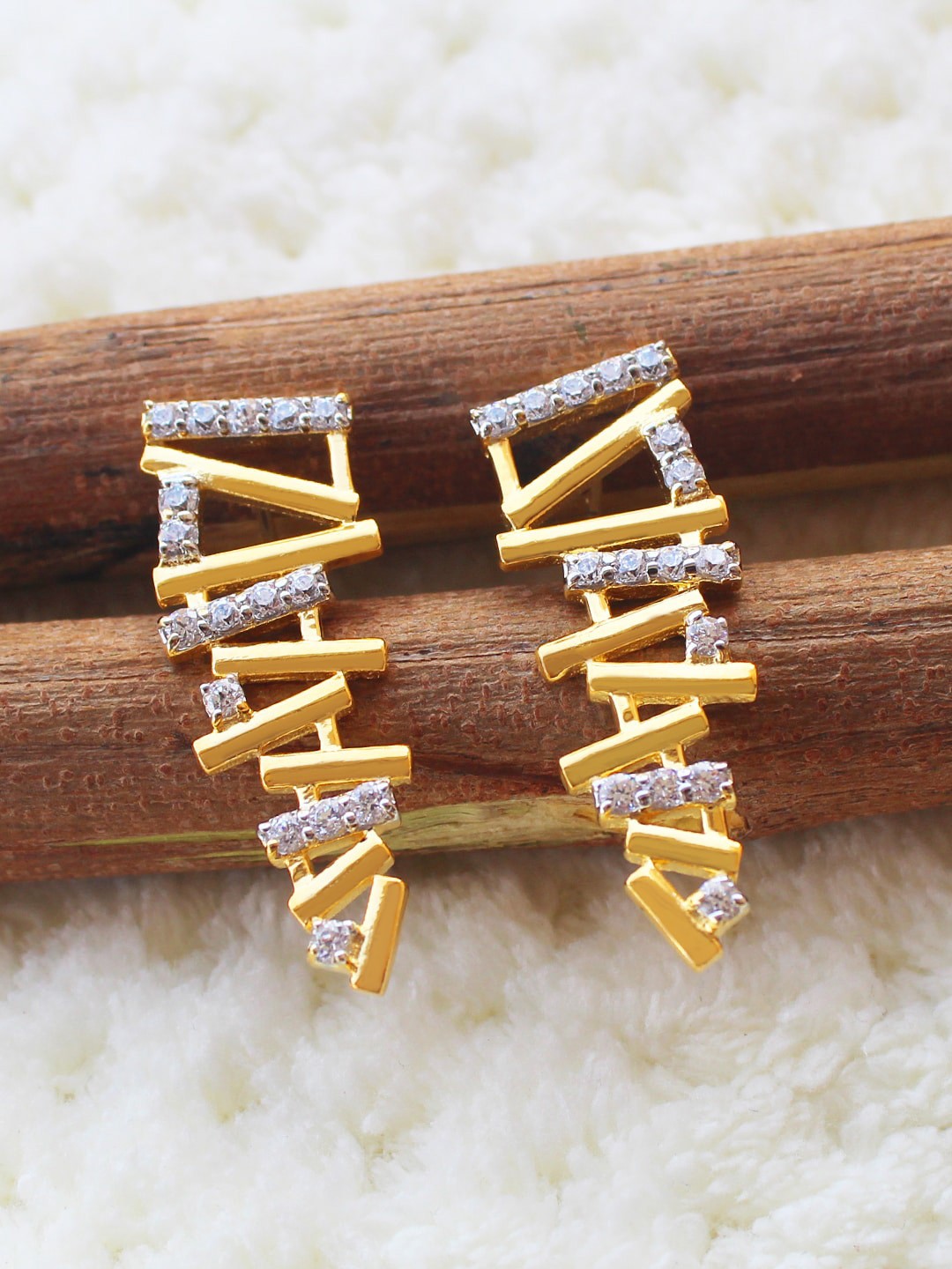 

ERILINE JEWELRY Silver-Toned Contemporary Studs Earrings
