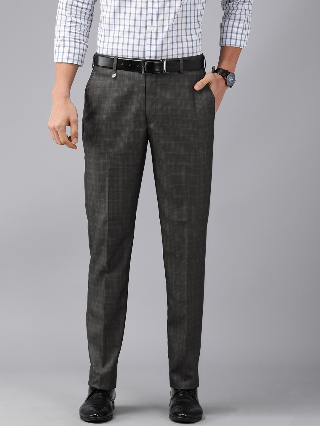 

Park Avenue Men Grey Checked Trousers