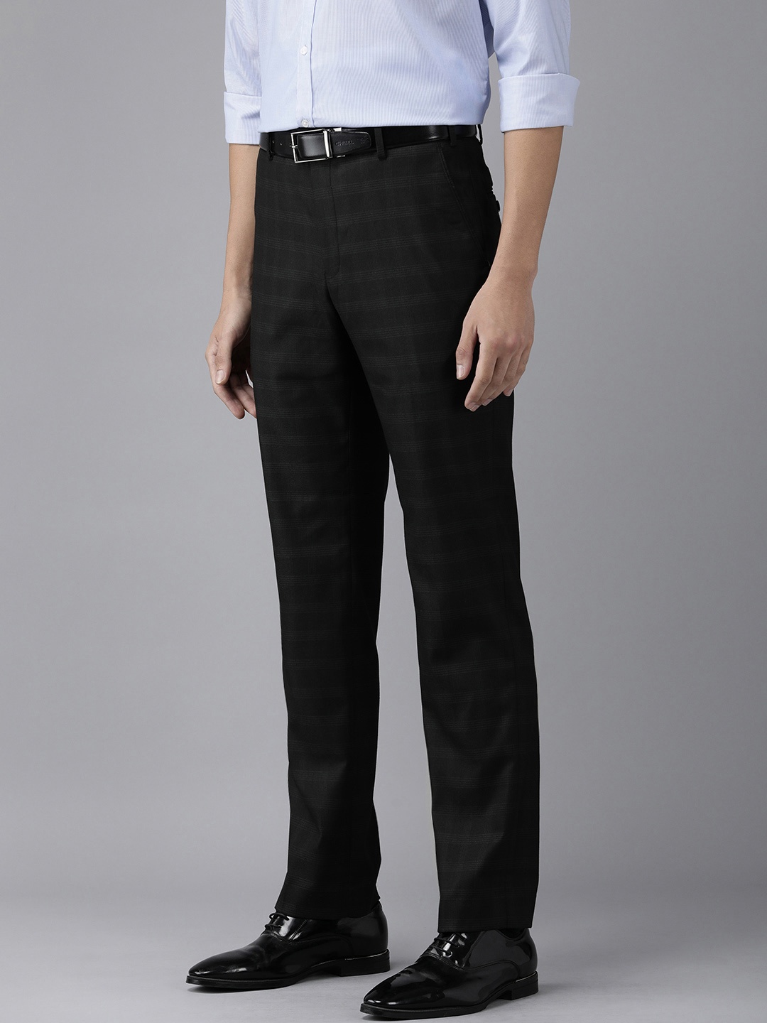 

Park Avenue Men Black Checked Smart Fit Trousers
