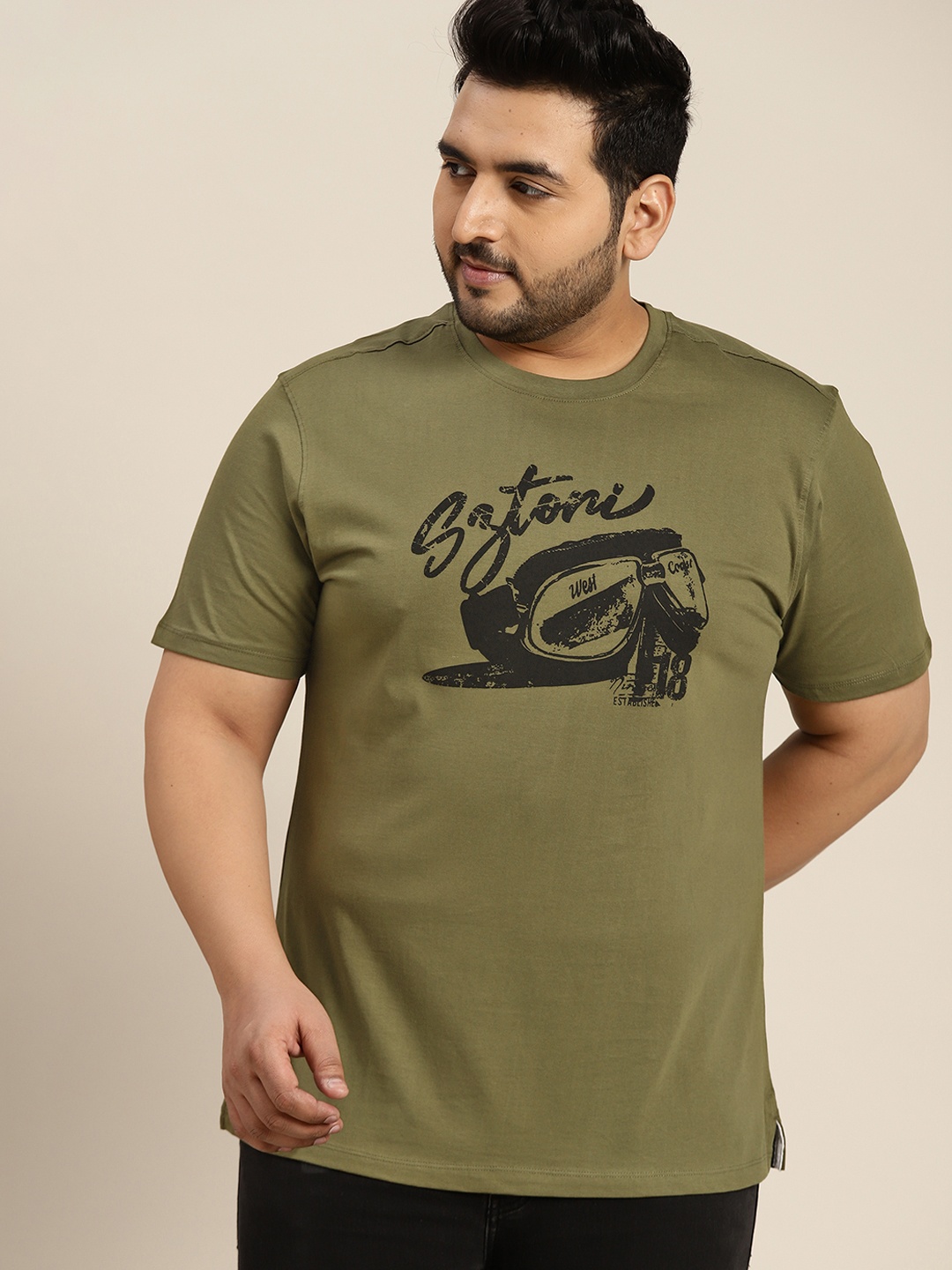 

Sztori Men Plus Size Olive Green & Black Brand Logo Printed Pure Cotton T-shirt