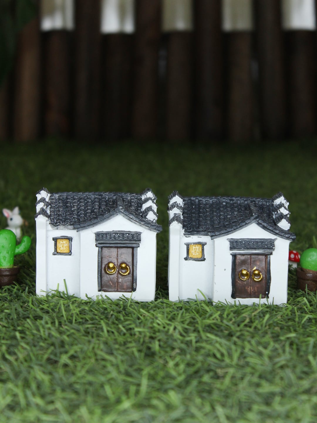 

Wonderland Set of 2 White House Miniature Garden Toys