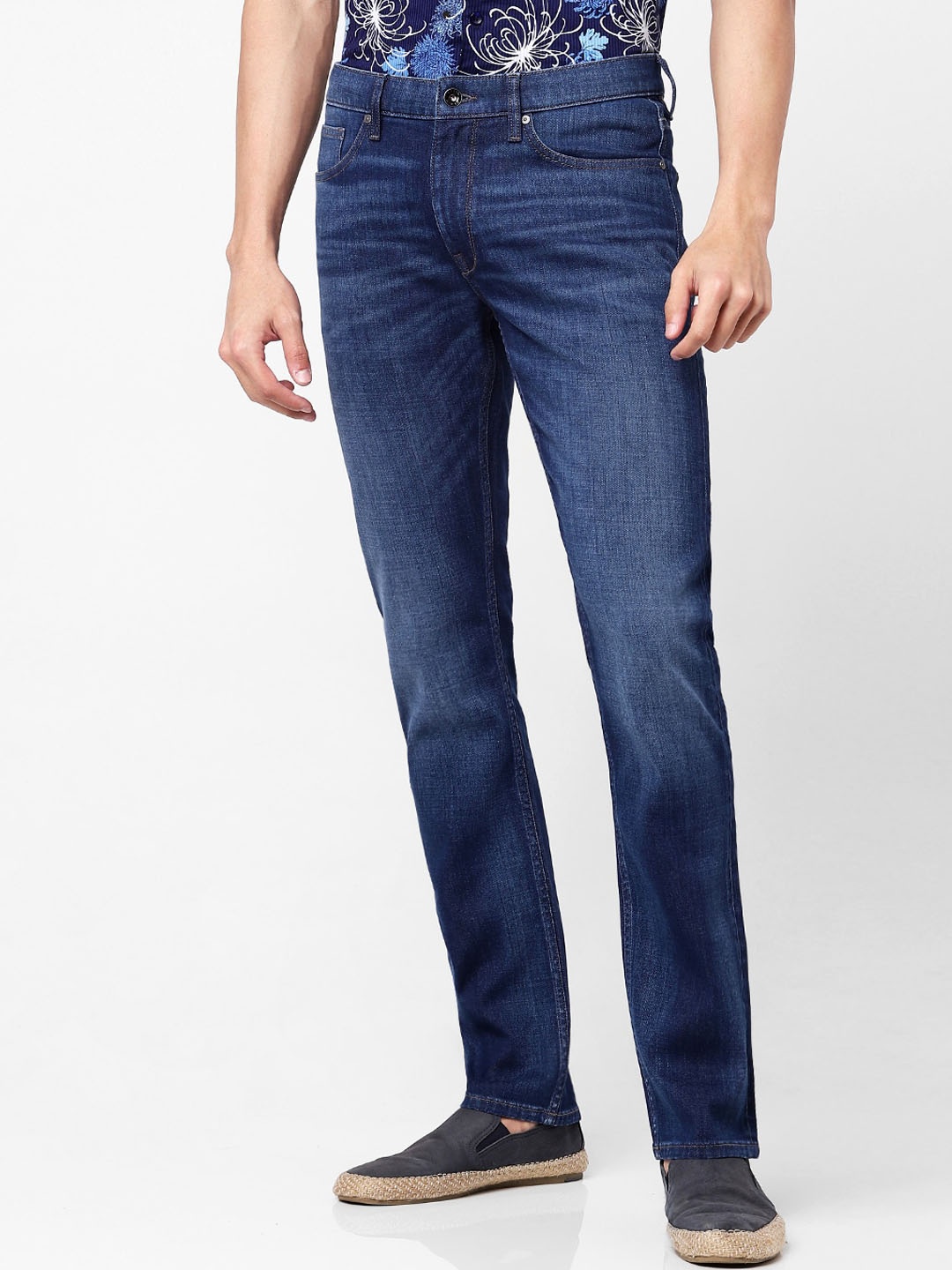 

Celio Men Blue Straight Fit Light Fade Cotton Denim Jeans