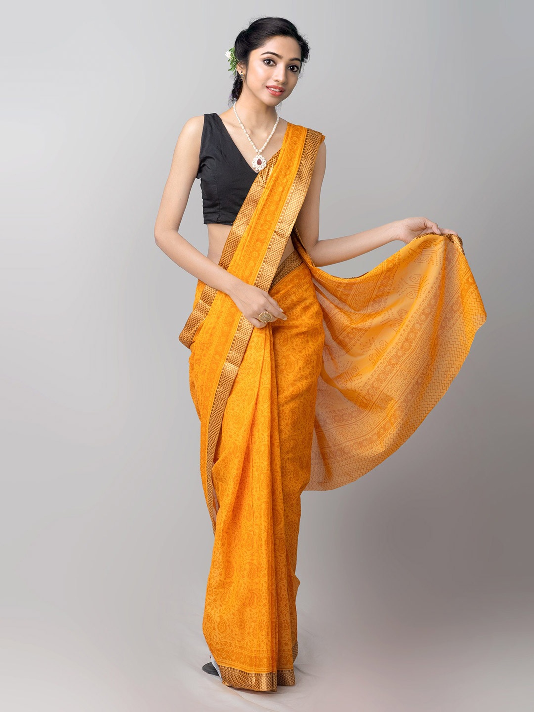 

Unnati Silks Orange & Gold-Toned Bagh Pure Cotton Venkatgiri Saree