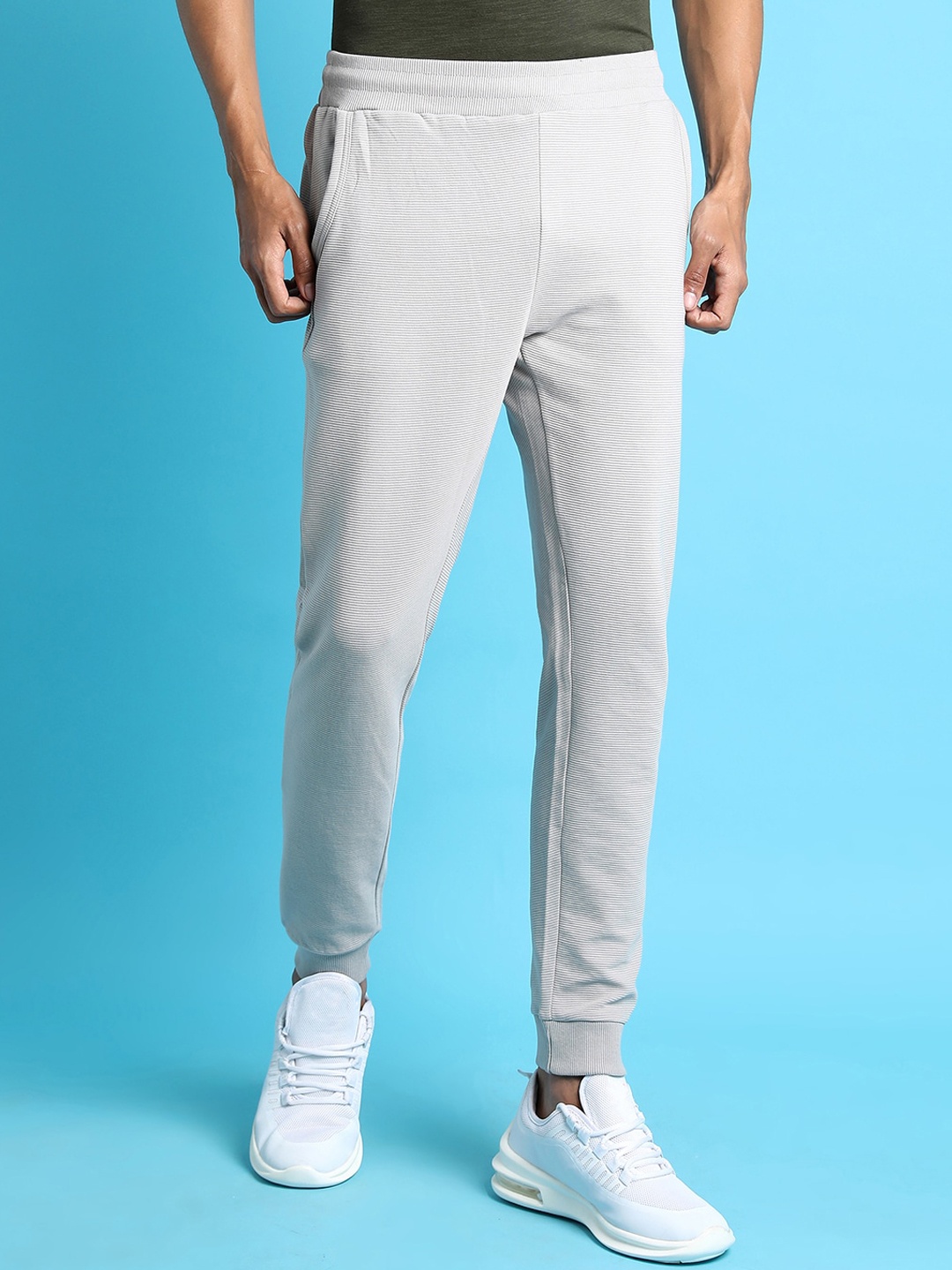 

Campus Sutra Men Grey Solid Track Pants