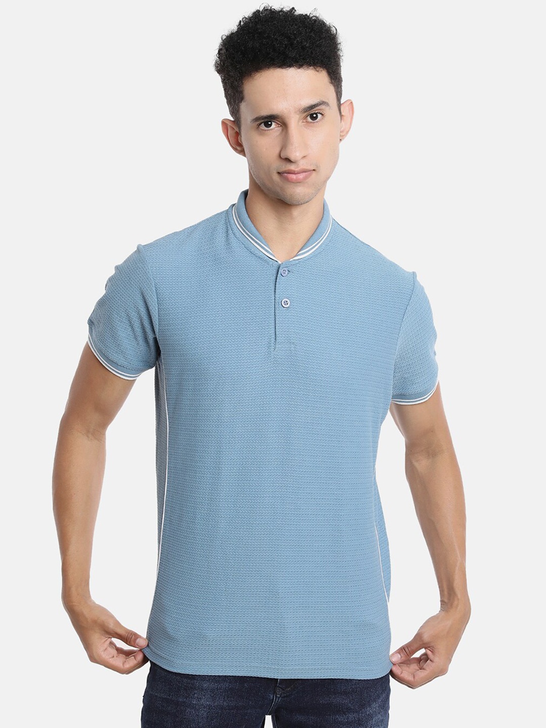 

Campus Sutra Men Blue Solid Mandarin Collar Regular Fit Outdoor T-shirt