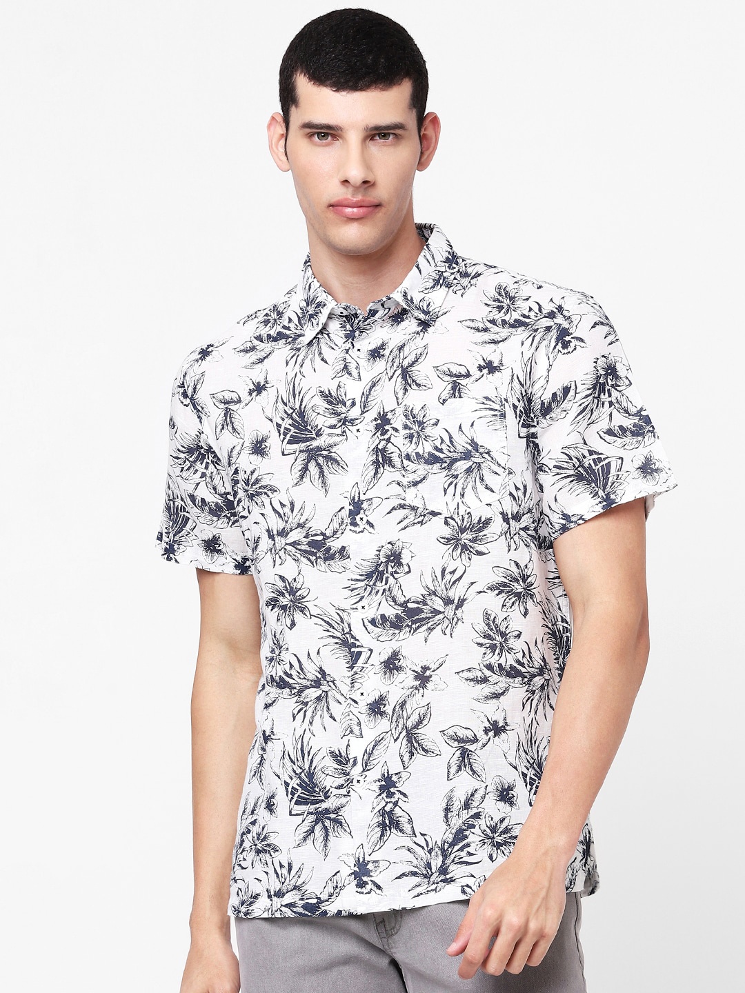 

Celio Men White & Navy Blue Floral Printed Casual Shirt