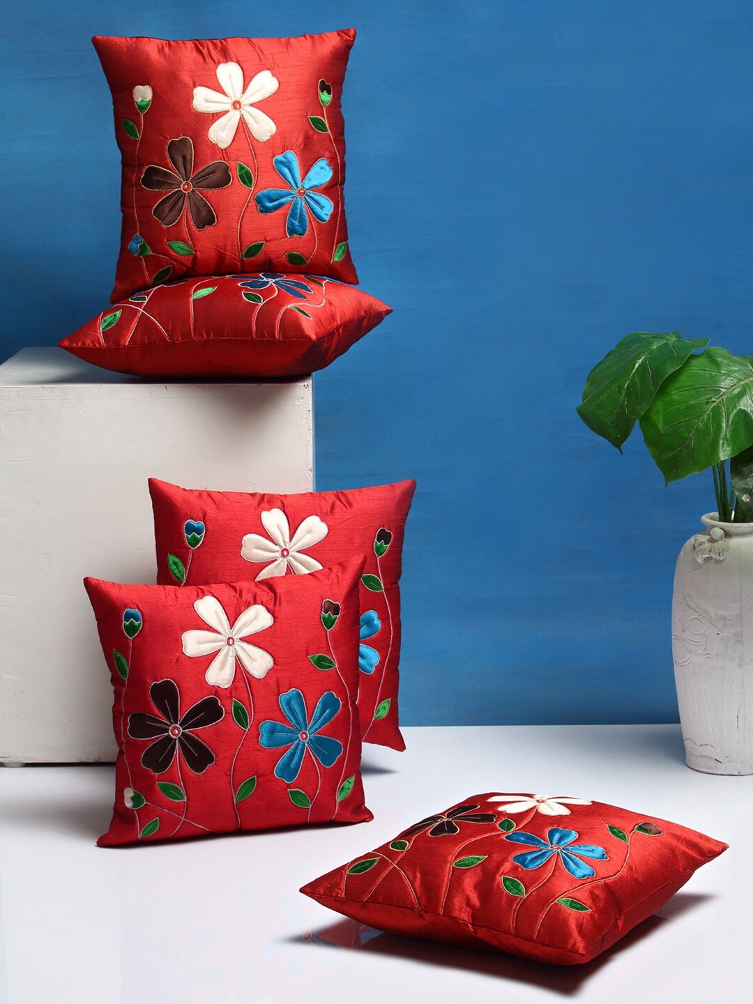 

DREAM WEAVERZ c100_red_n Red & White Set of 5 Embroidered Satin Square Cushion Covers