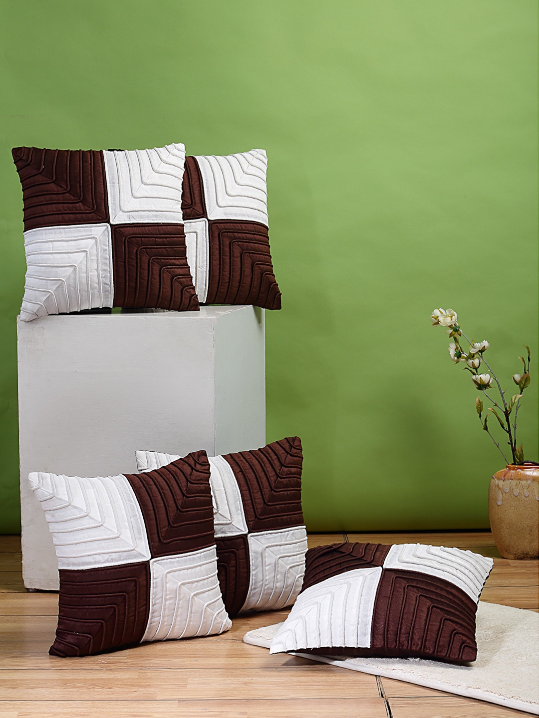 

DREAM WEAVERZ Brown & White Set of 5 Colourblocked Square Cushion Covers