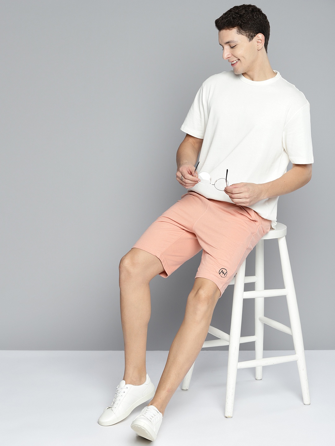 

Mast & Harbour Men Peach-Coloured Solid Shorts