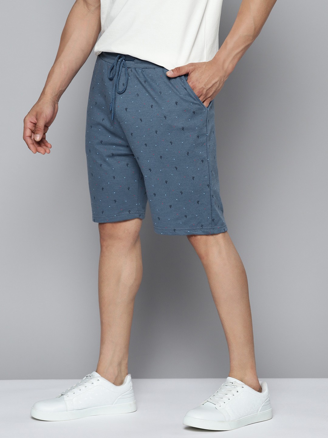 

Mast & Harbour Men Printed Regular-Fit Shorts, Blue