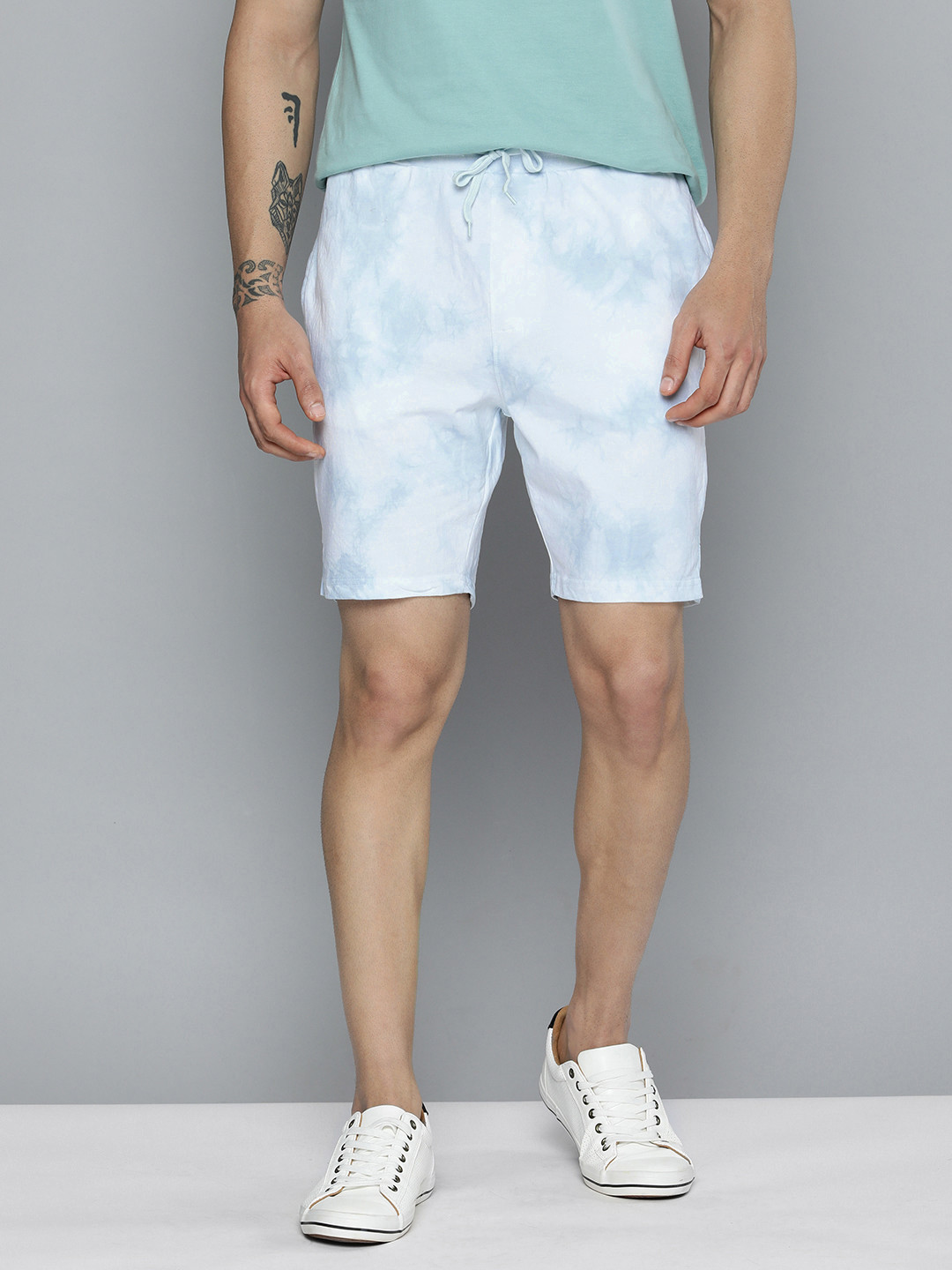 

M&H Easy Men White And Blue Tie And Dye Printed Pure Cotton Regular Shorts