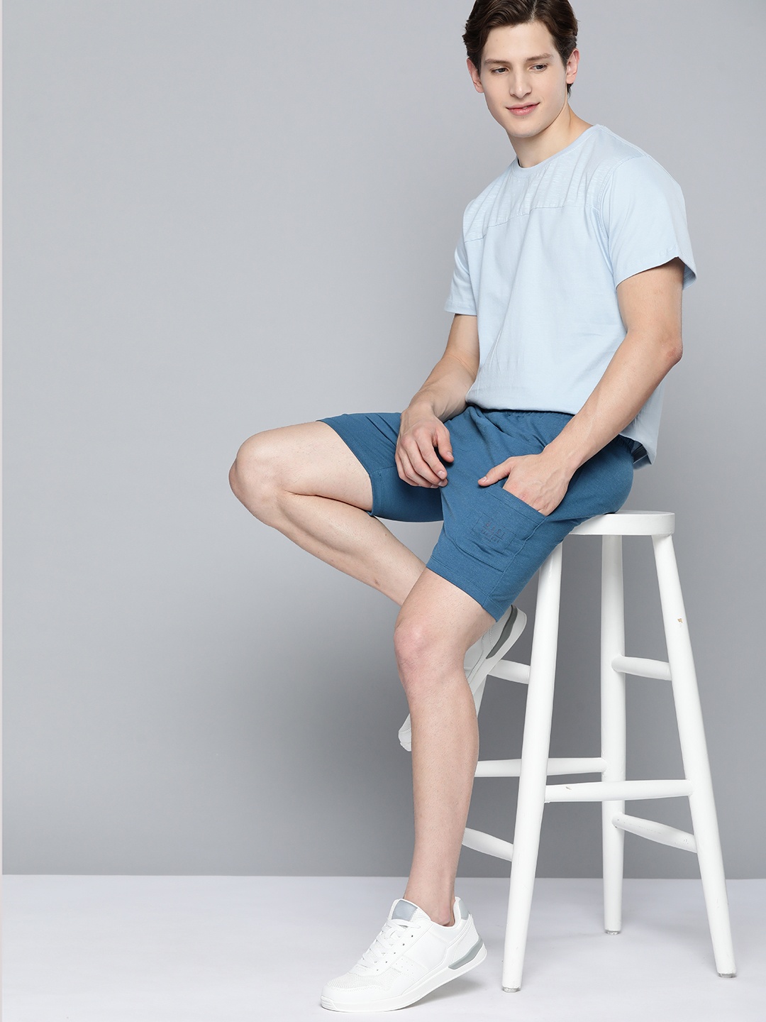

M&H Easy Men Blue Solid Shorts
