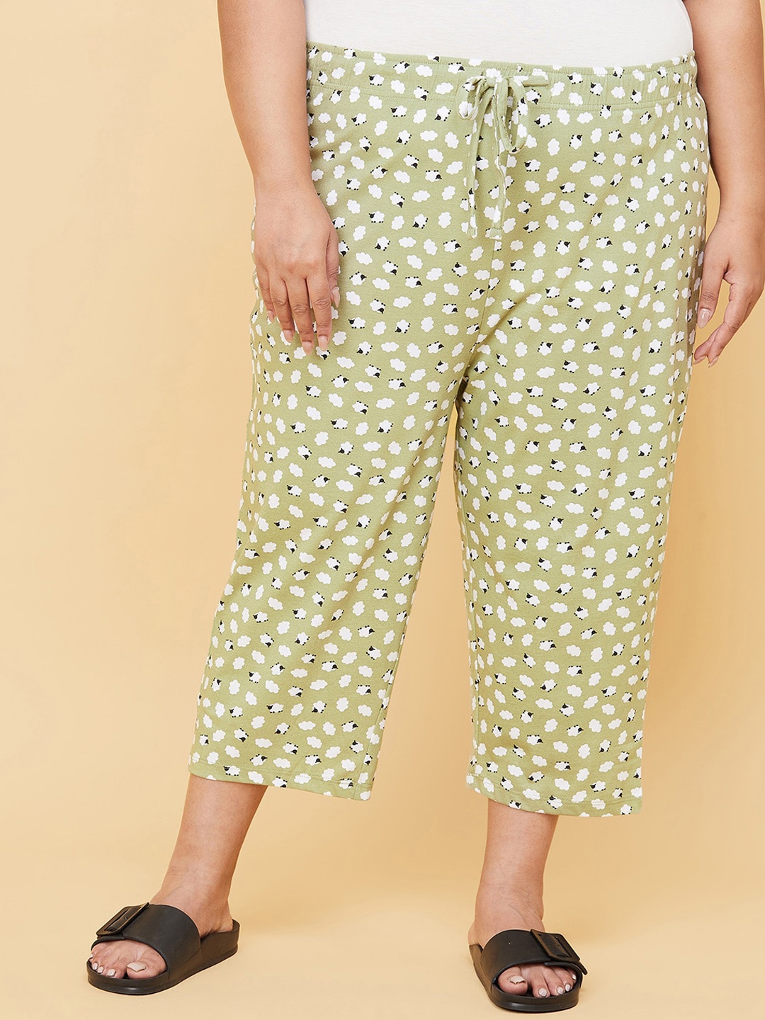 

max Women Plus Size Sage Green & White Printed Lounge Capris