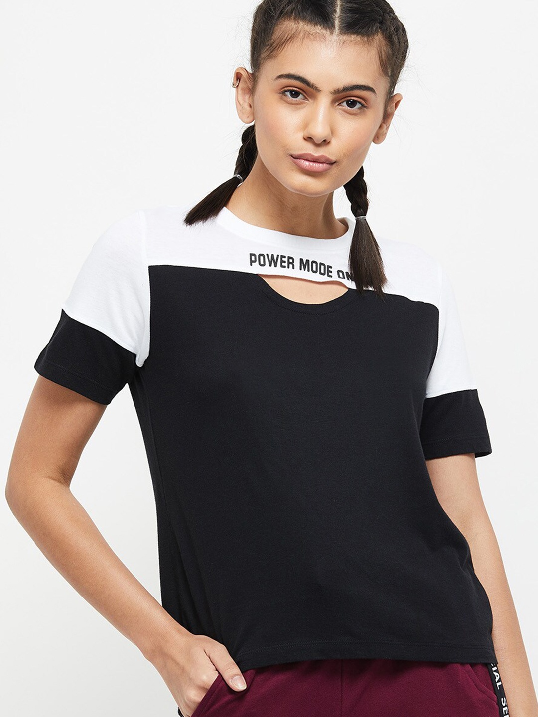 

max Women Black & White Colourblocked T-shirt