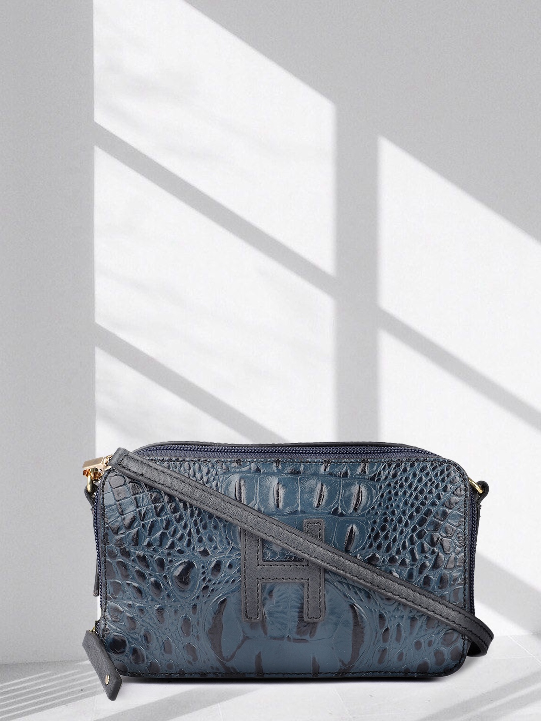

Hidesign Women Blue Textured Leather Sling Bag