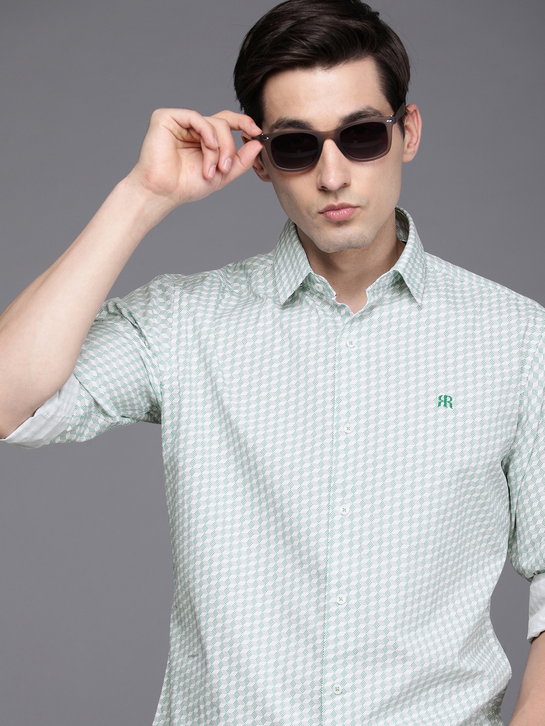 

Raymond Men Green And White Slim Fit Geometric Printed Pure Cotton Casual Shirt