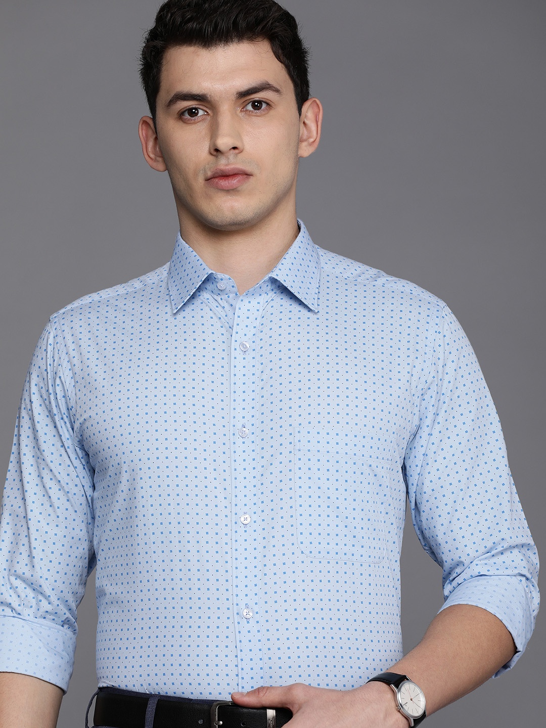

Raymond Men Blue Geometric Printed Slim Fit Pure Cotton Formal Shirt