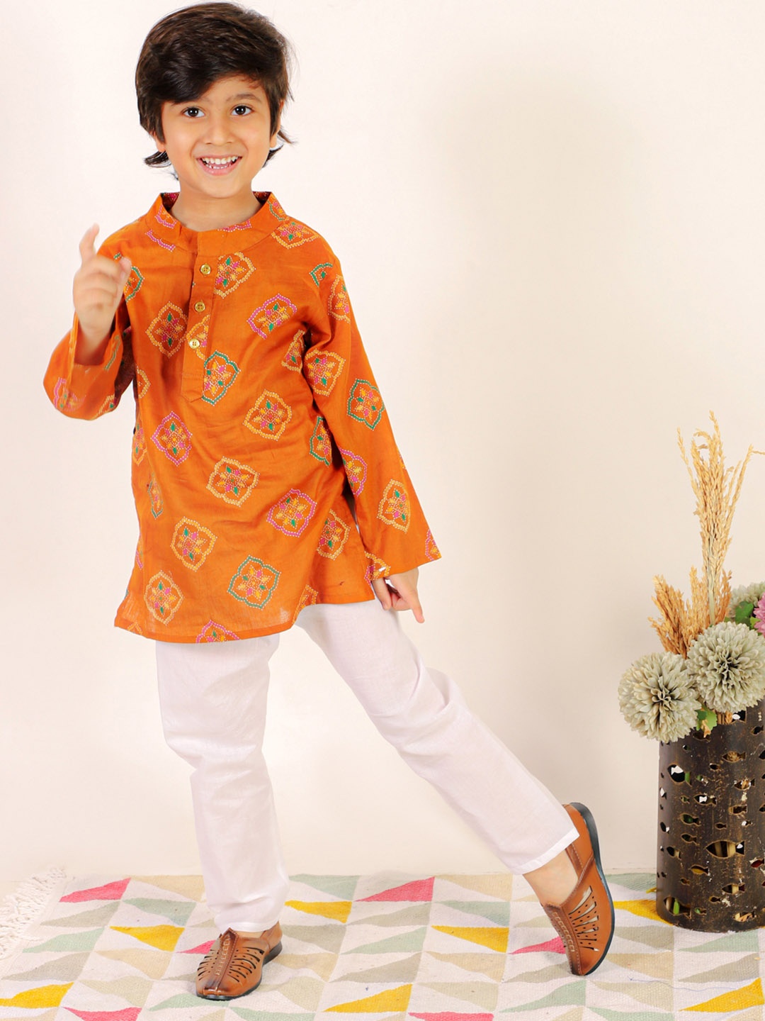 

Superminis Boys Brown Floral Printed Pure Cotton Kurta with Pyjamas