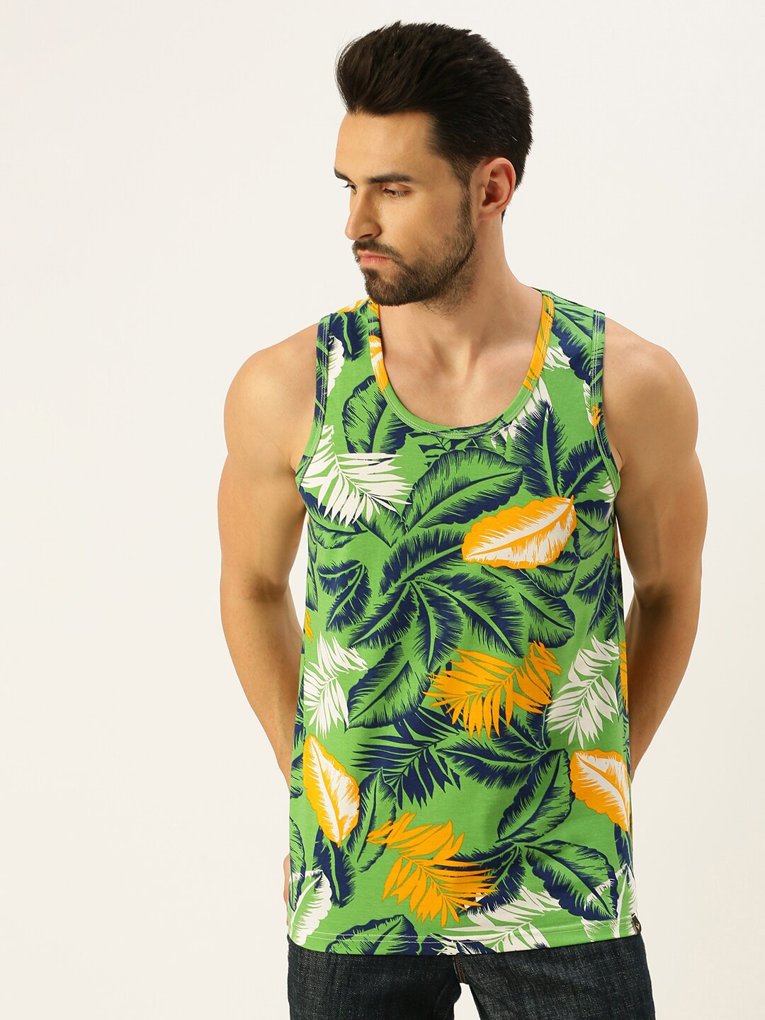

VEIRDO Men Green Printed Tropical T-shirt