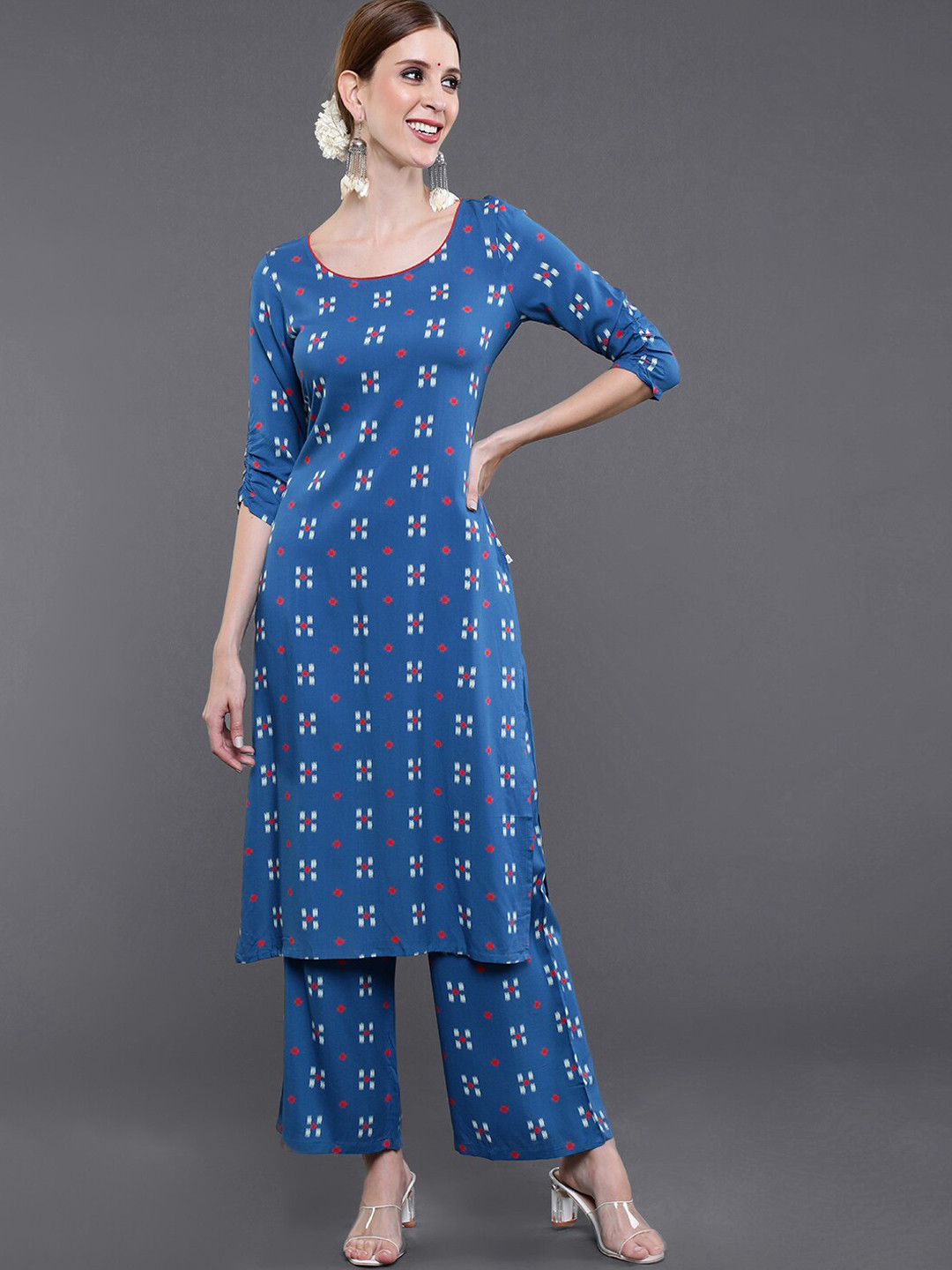 

saubhagya Women Blue Floral Printed Straight Kurta with Trousers