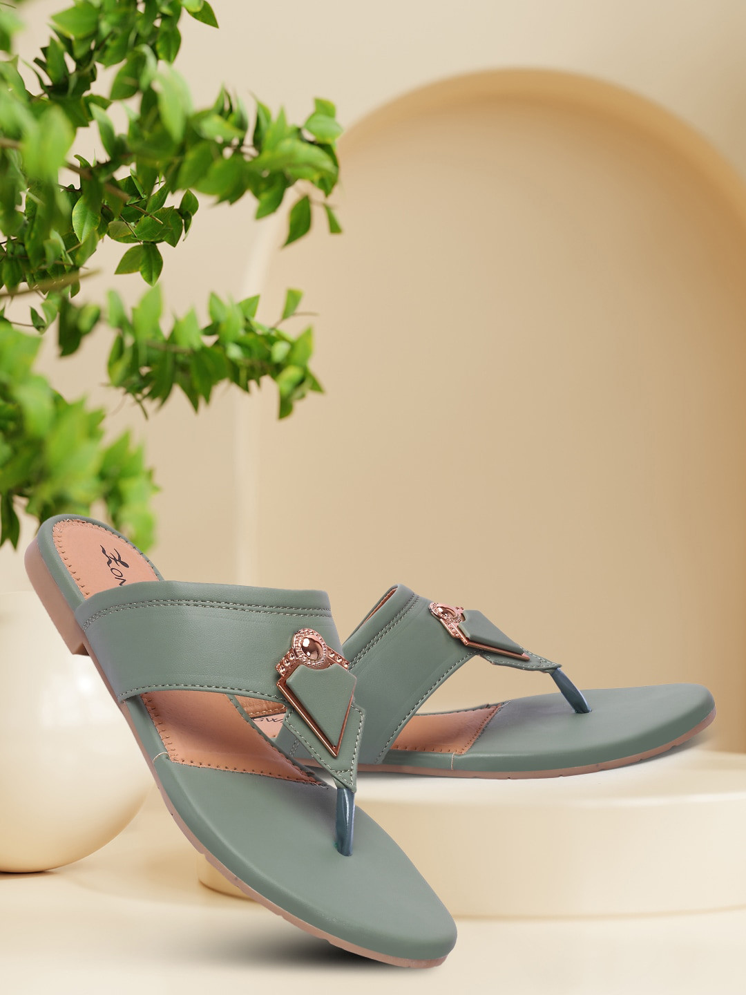 

Longwalk Women Green T-Strap Flats