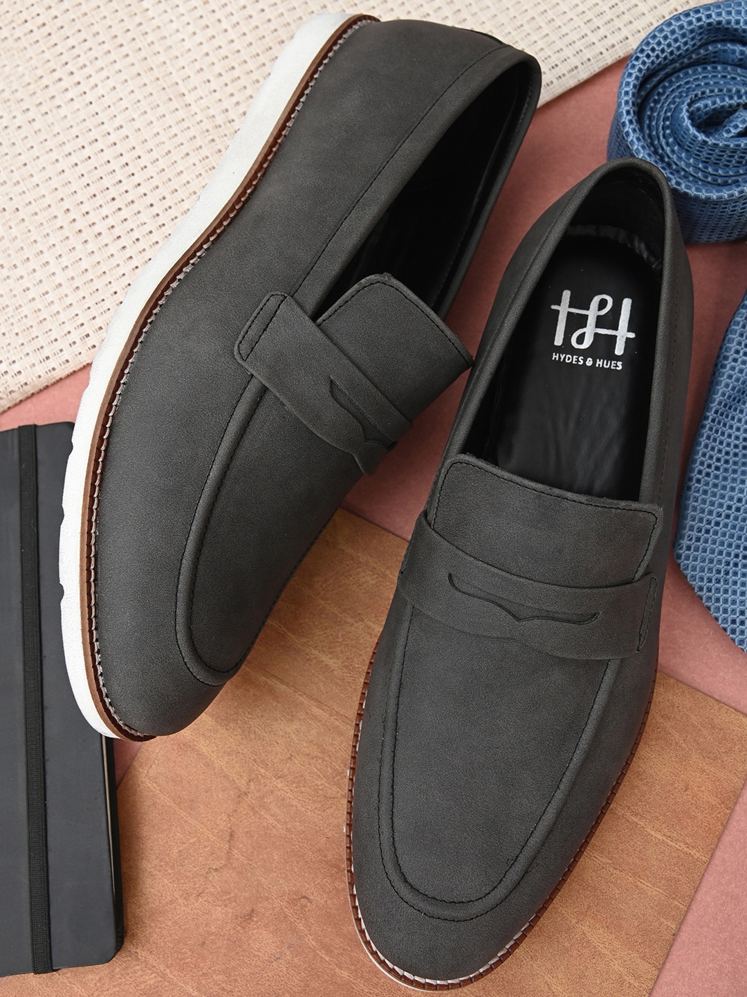 

Hydes N Hues Men Grey Lightweight Loafers