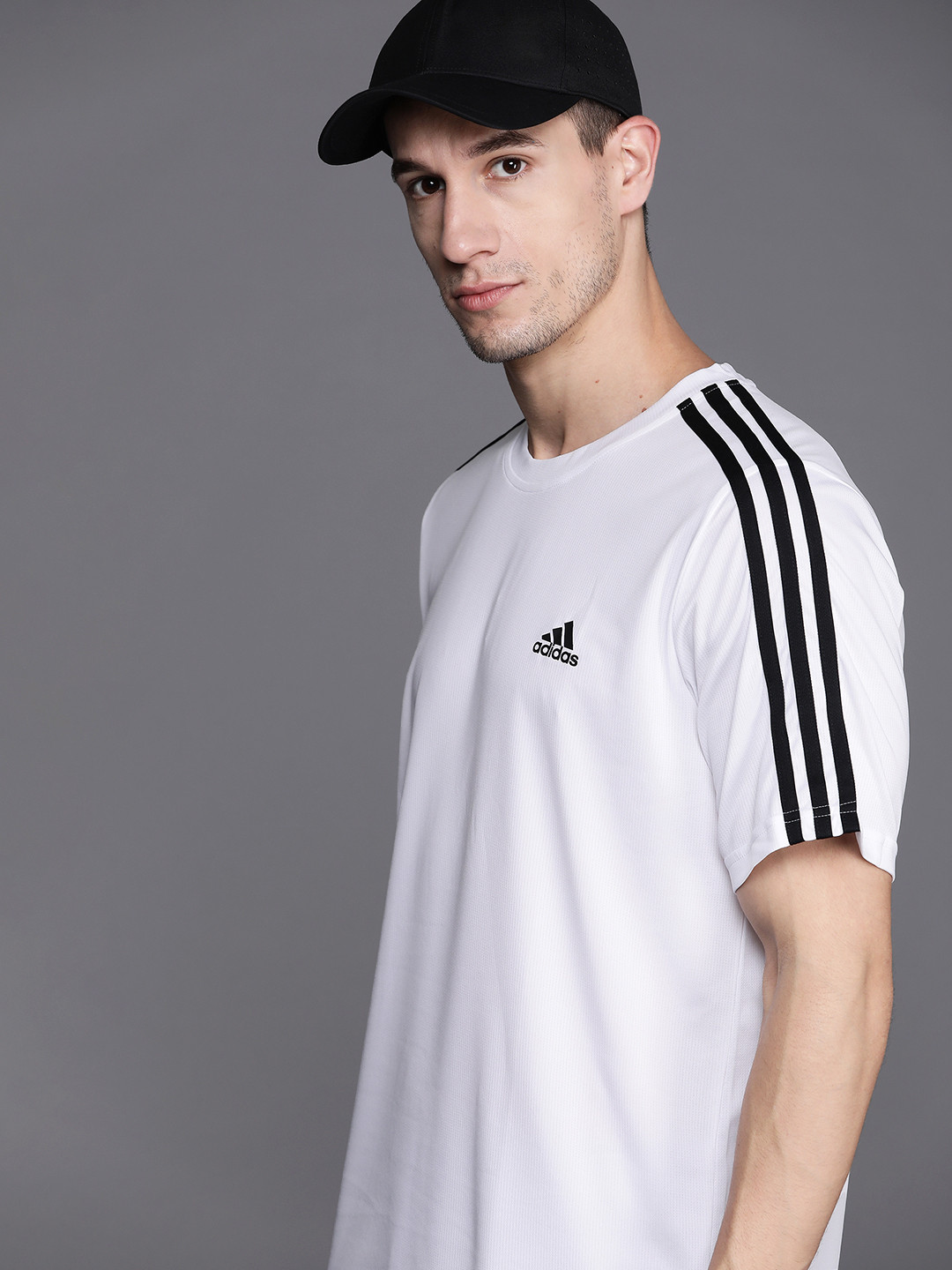 

ADIDAS Men White T-shirt