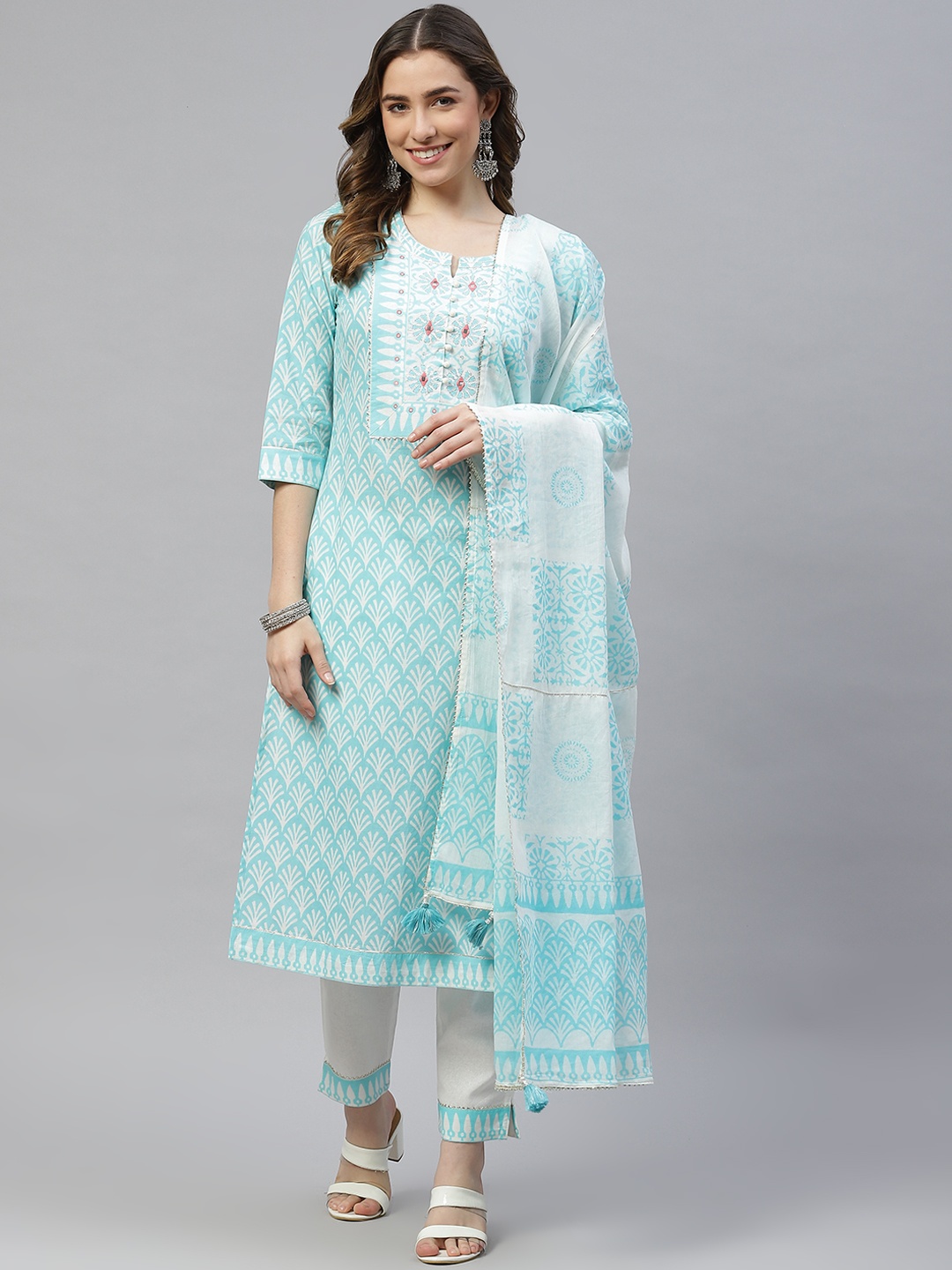 

PIROH Women Blue & White Ethnic Printed Pure Cotton Kurta With Trousers & Dupatta