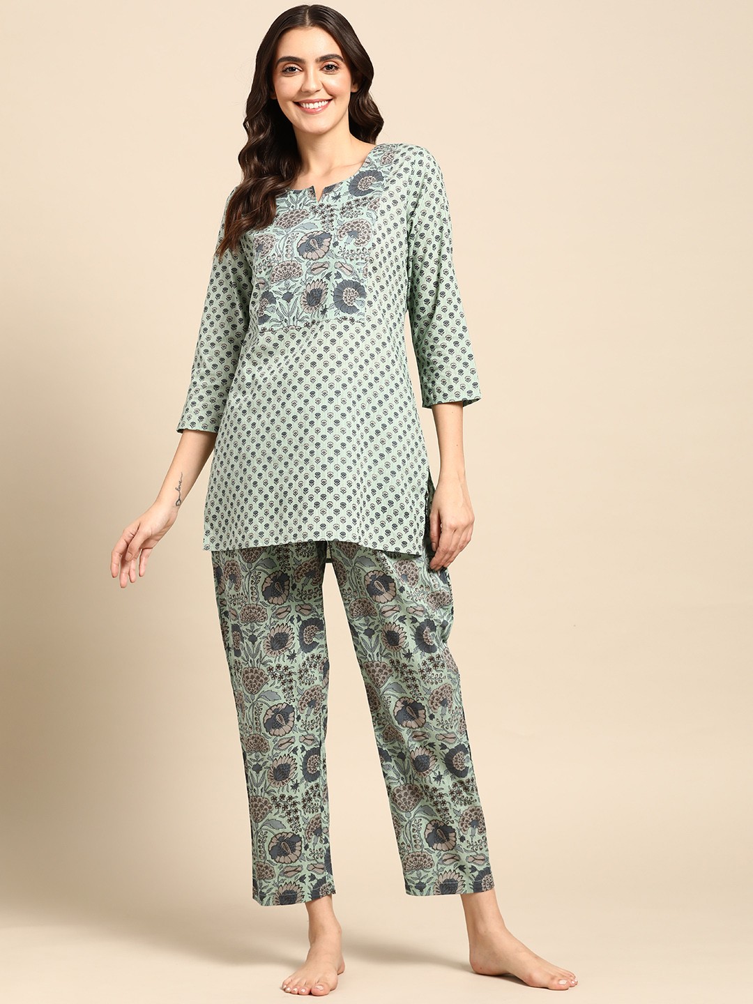 

Prakrti Women Mint Green & Blue Printed Pure Cotton Night suit
