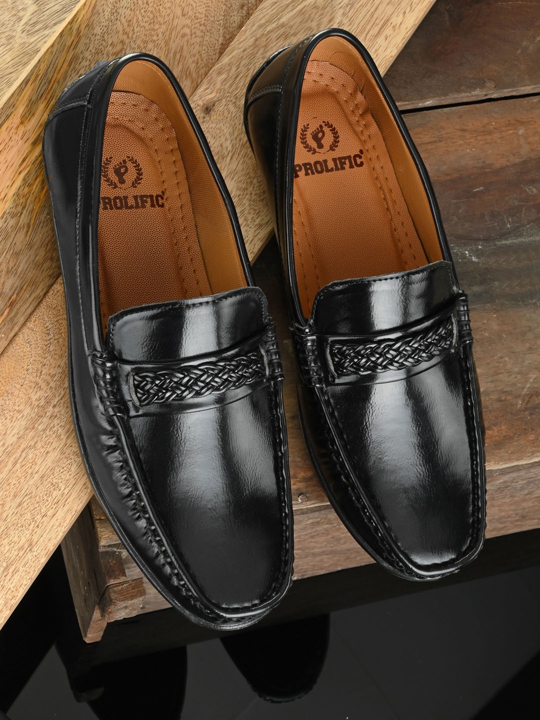 

Prolific Men Black Solid Loafers