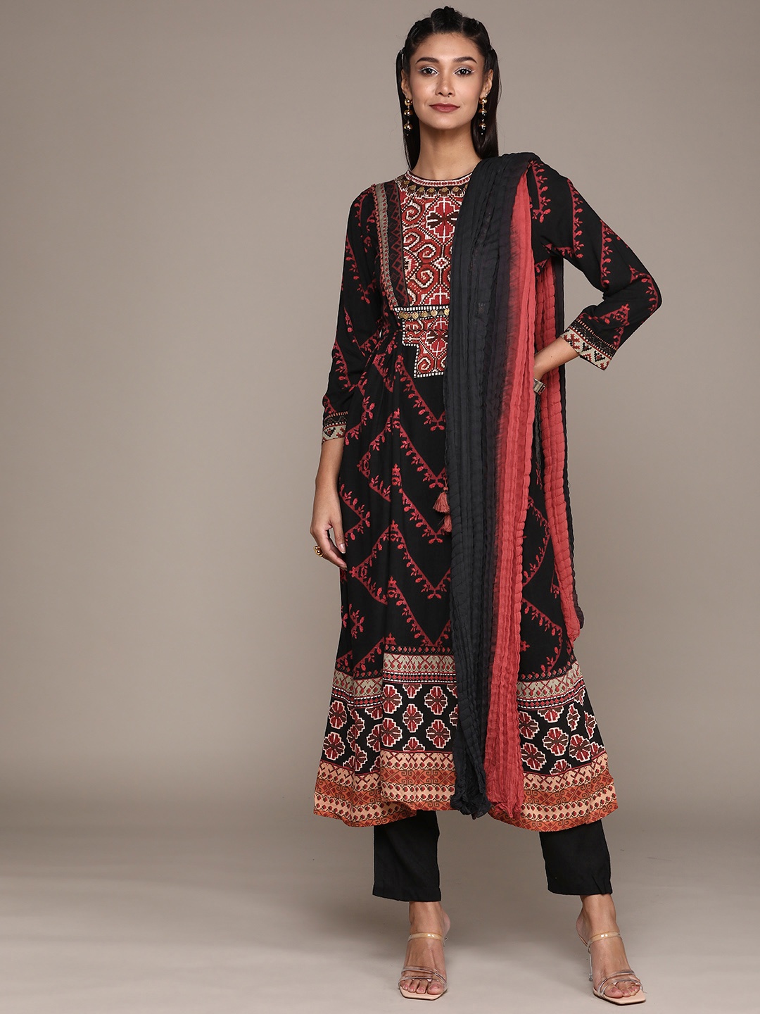 

aarke Ritu Kumar Women Black Ethnic Motifs Printed Kurta with Trousers & With Dupatta