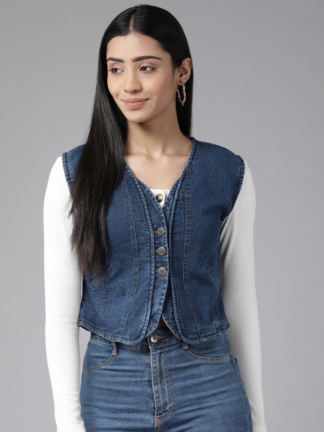

KASSUALLY Women Blue Crop Button Shrug