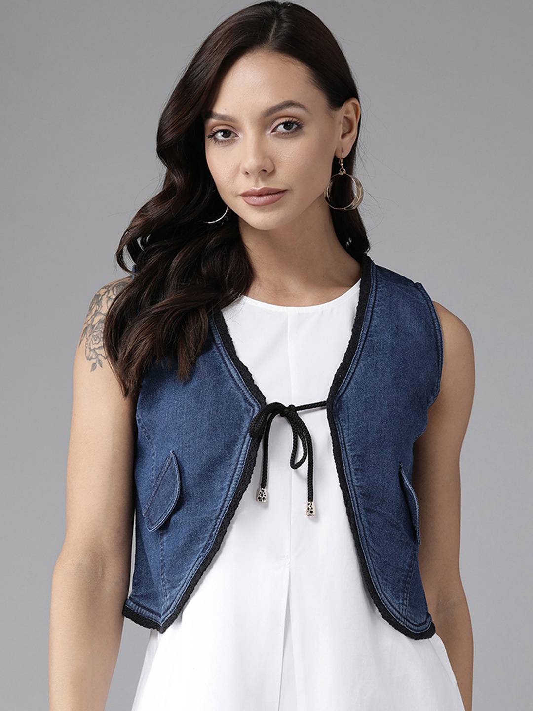 

KASSUALLY Women Navy Blue Denim Crop Tie-Up Shrug