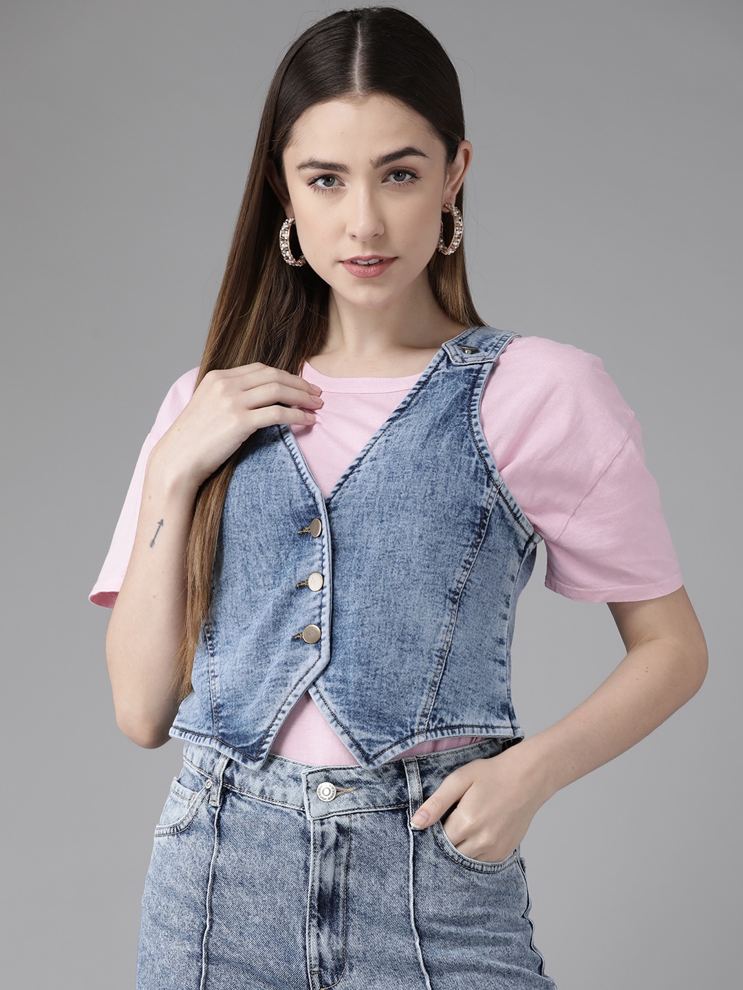 

KASSUALLY Women Blue Crop Button Shrug